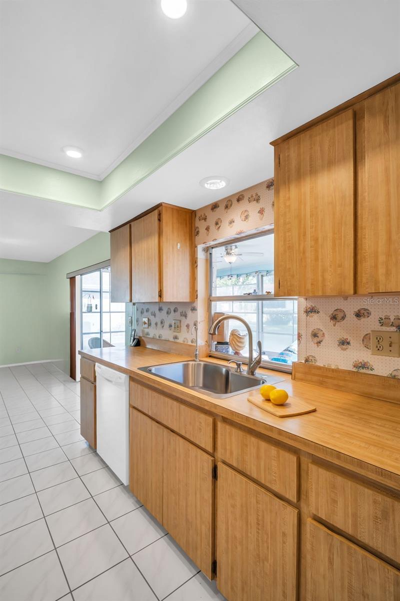 Open to the family room, dining room, and offers a pass-through window to the lanai for great flow~