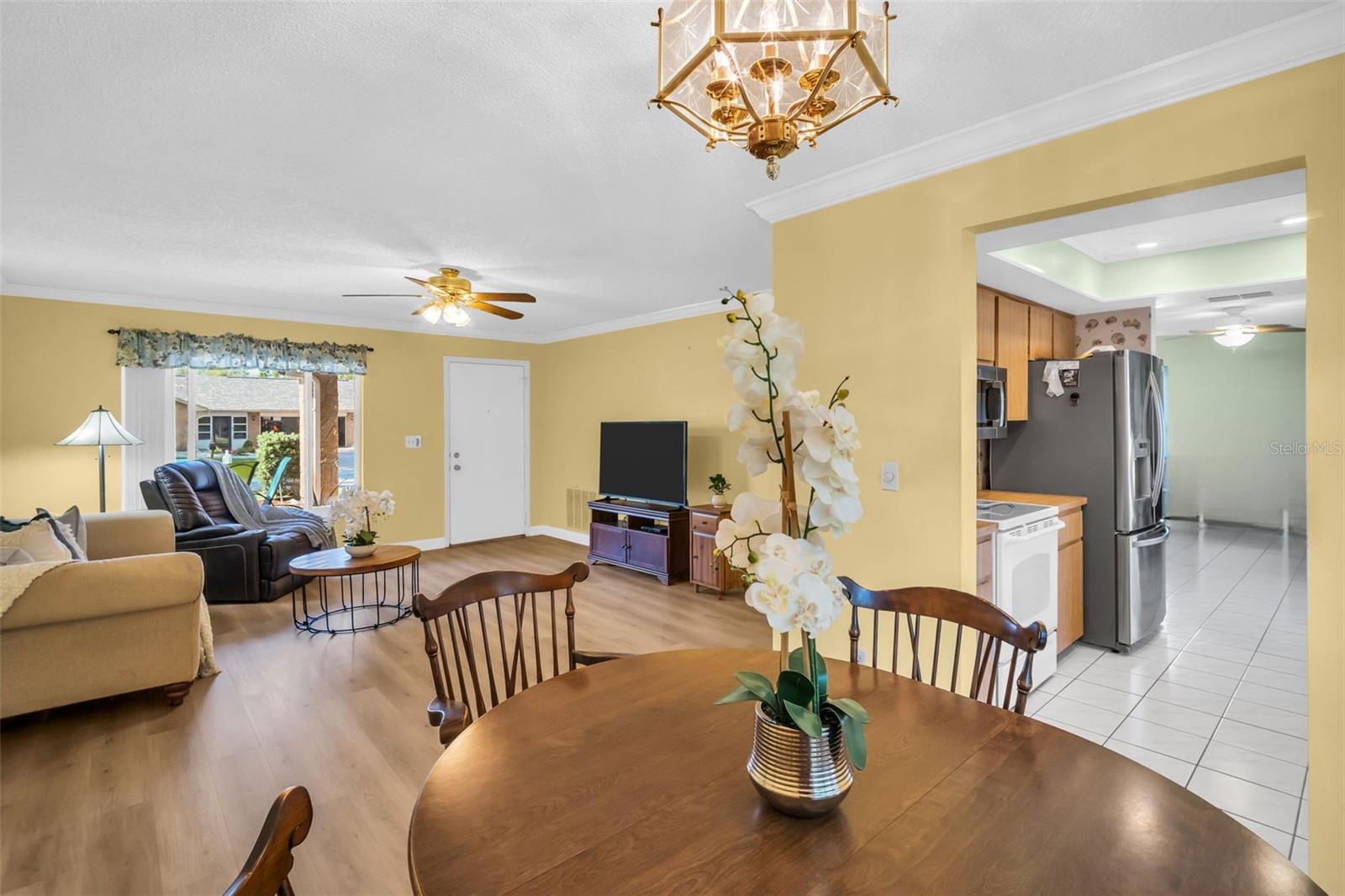 Dining room conveniently positioned between main living & kitchen for easy everyday living~
