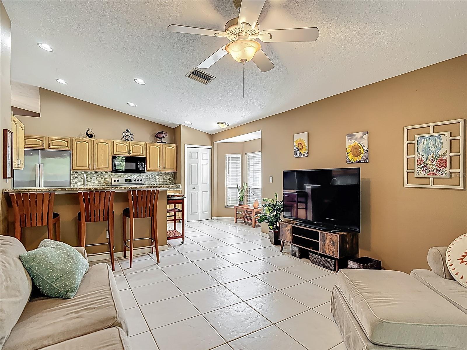 Family Room - Kitchen