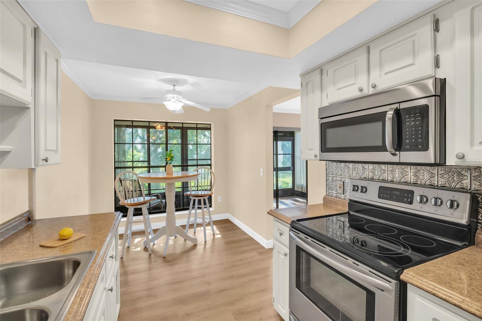 Perfect eat-in-kitchen space with tranquil green conservation views~