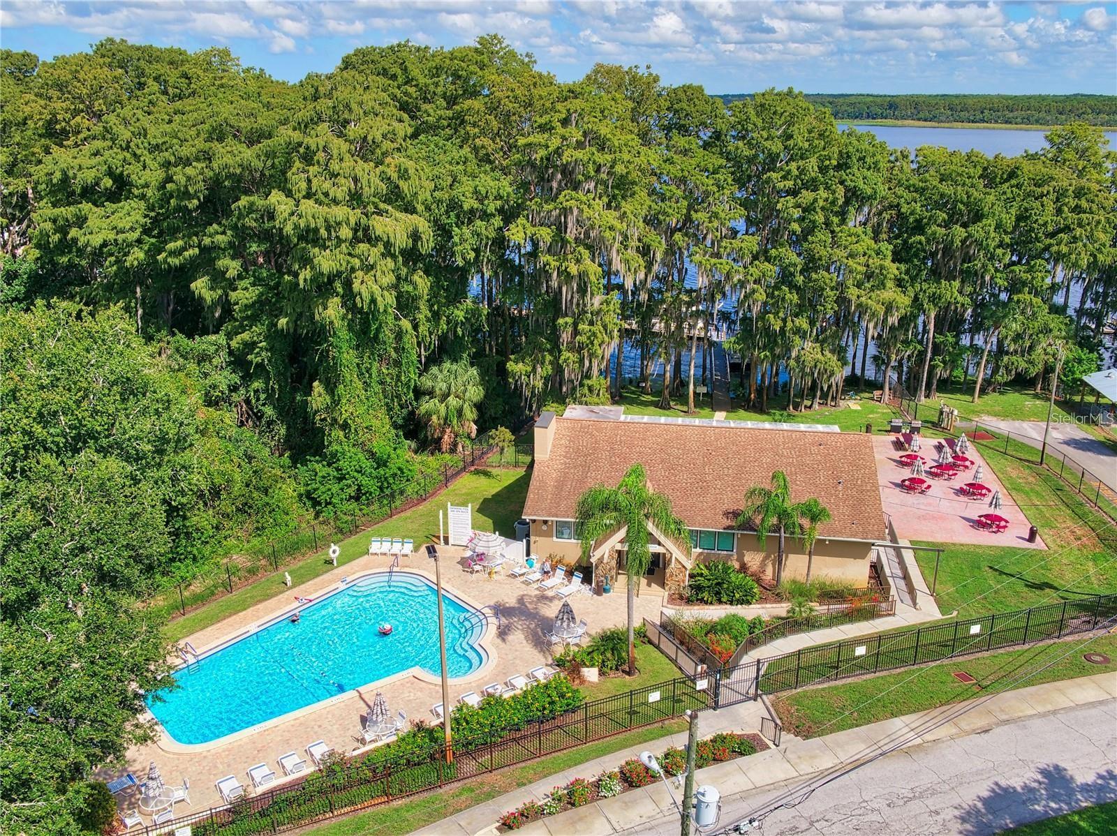 A 2nd heated pool, party & picnic facilities, & a fishing pier at the Lake Tarpon Lodge~