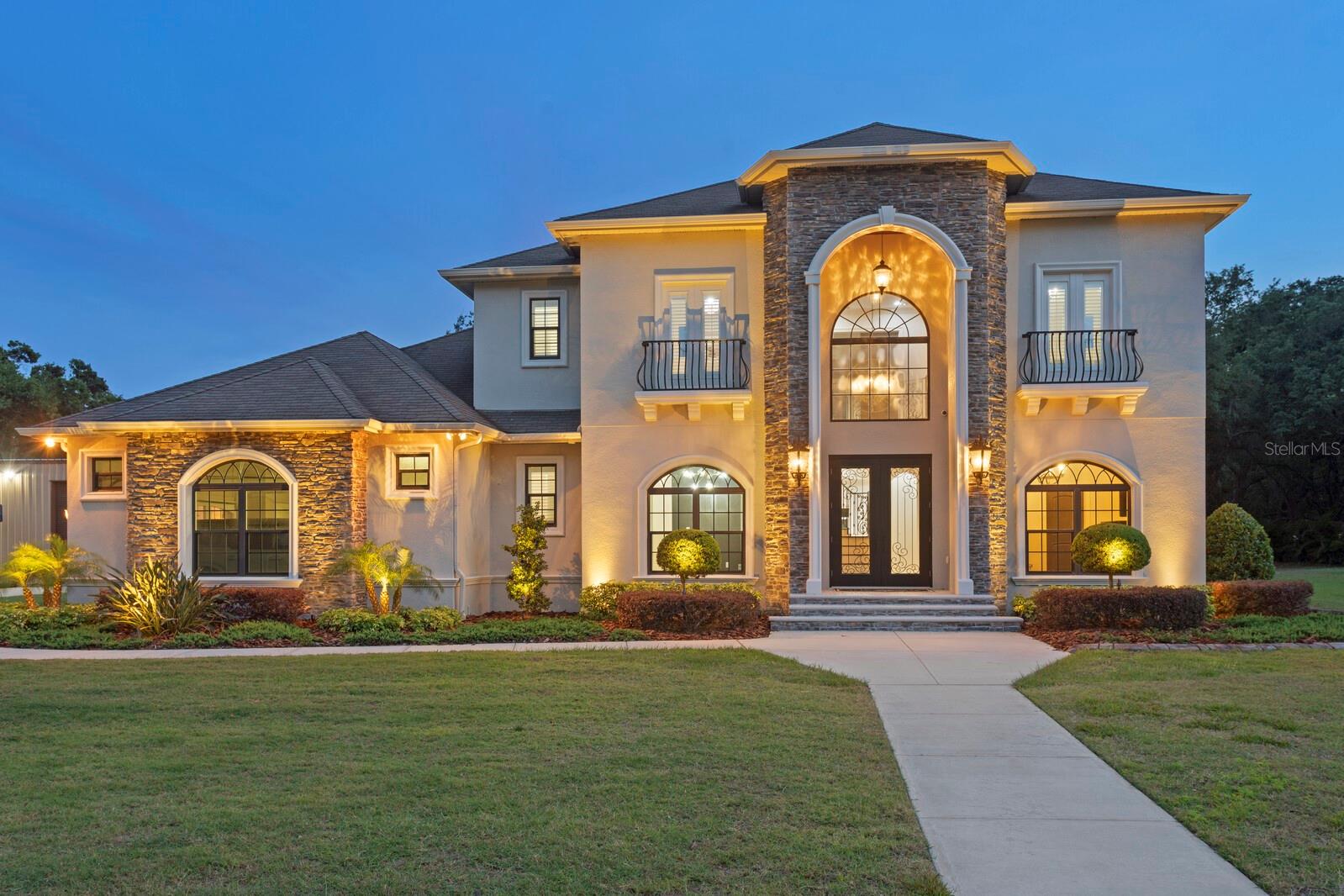Breathtaking custom-built home!