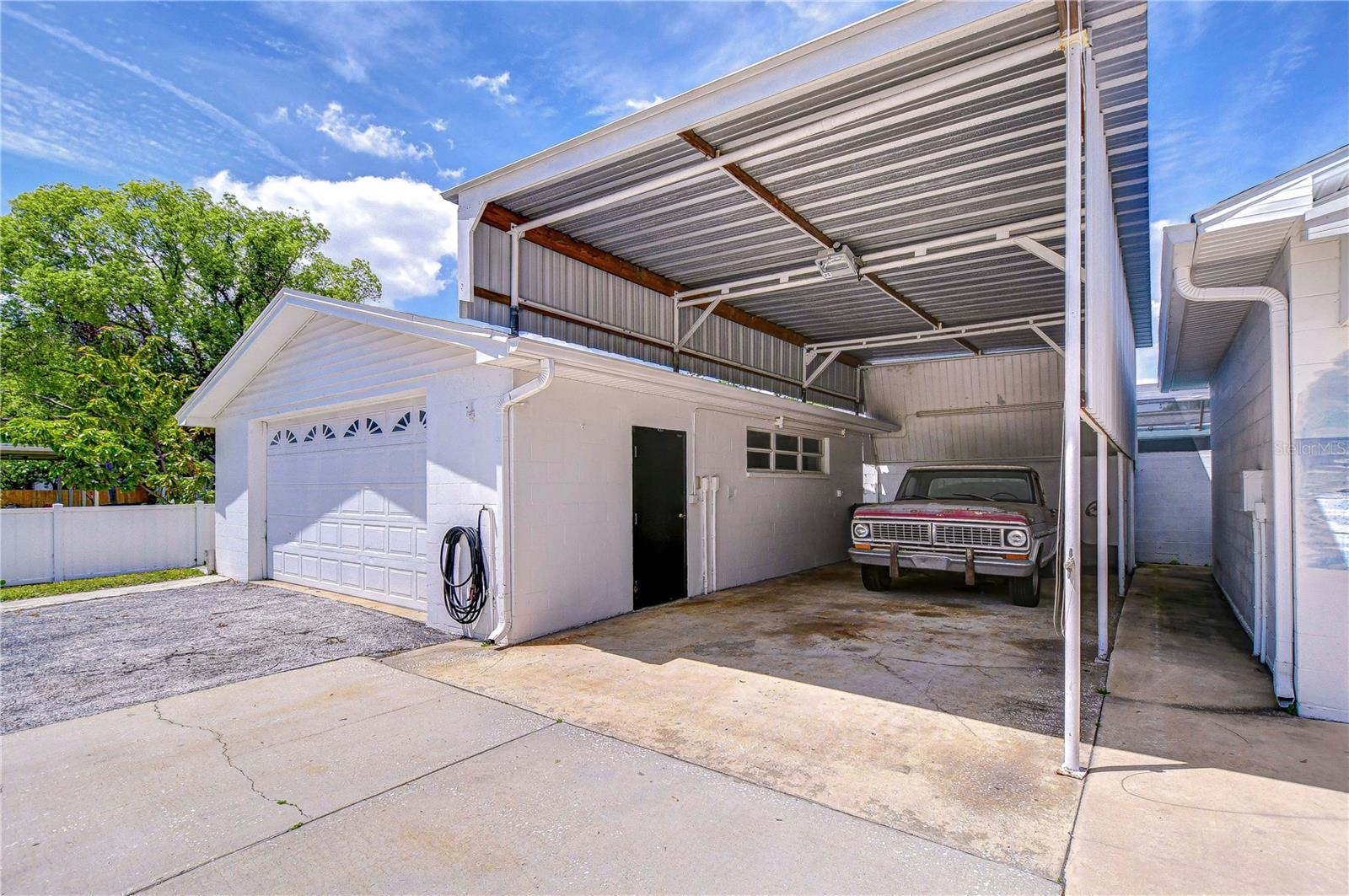 Detached garage