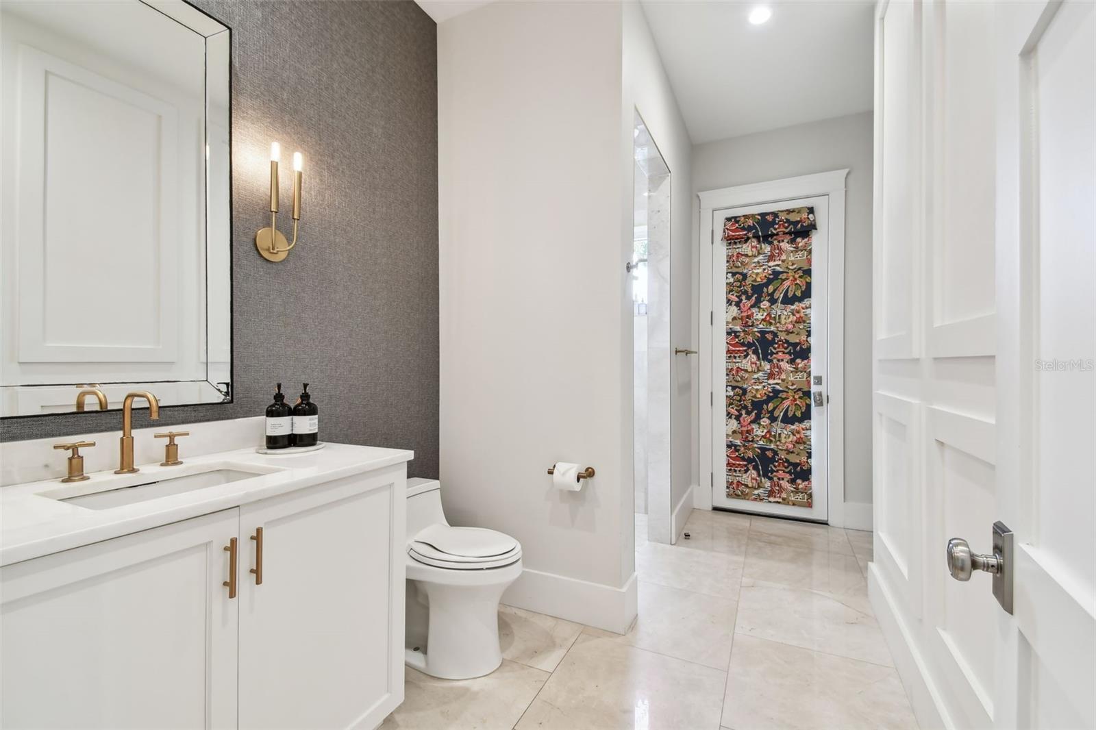 Bathroom 5 (First Floor)