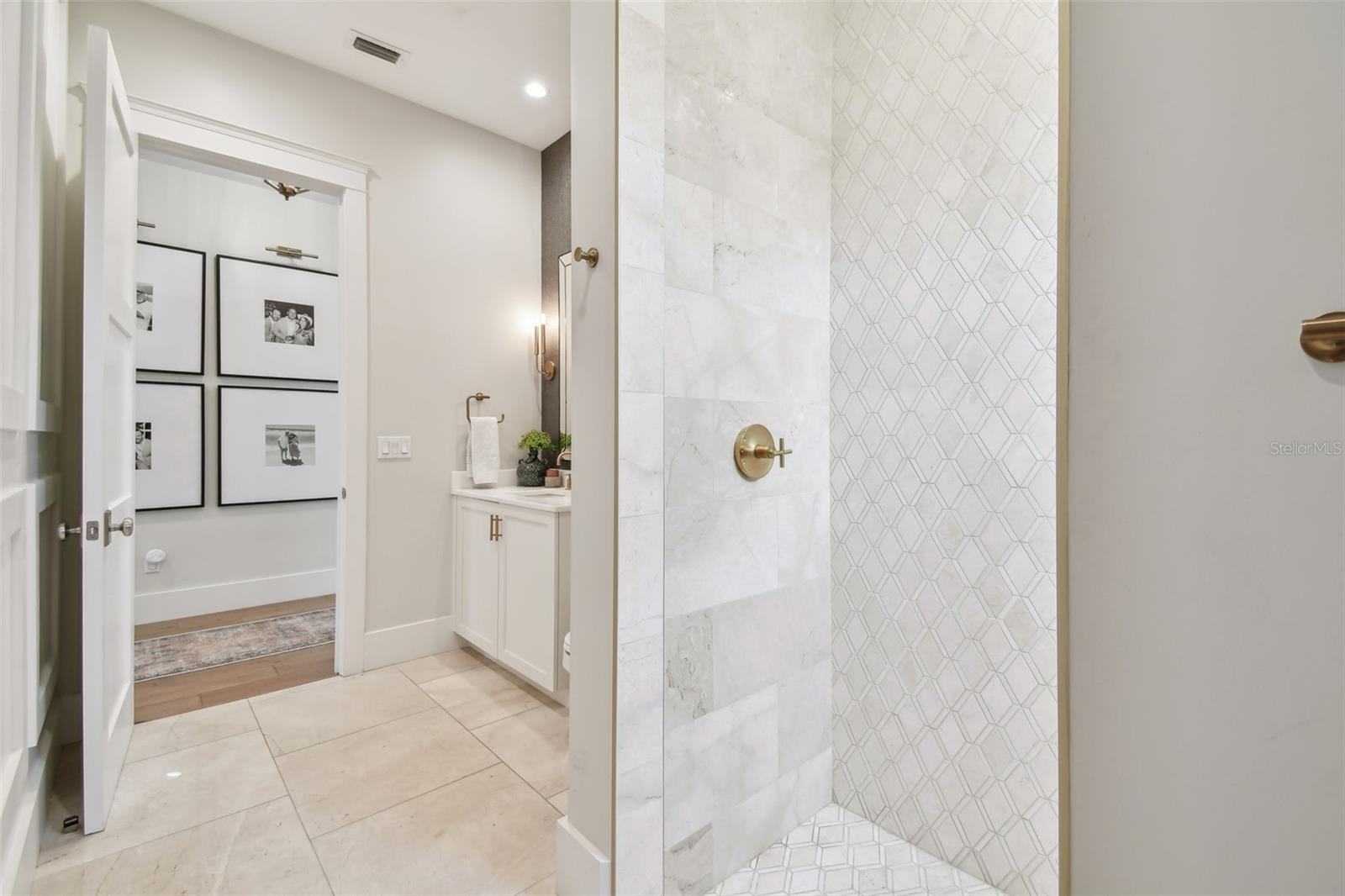 Bathroom 5 (First Floor)