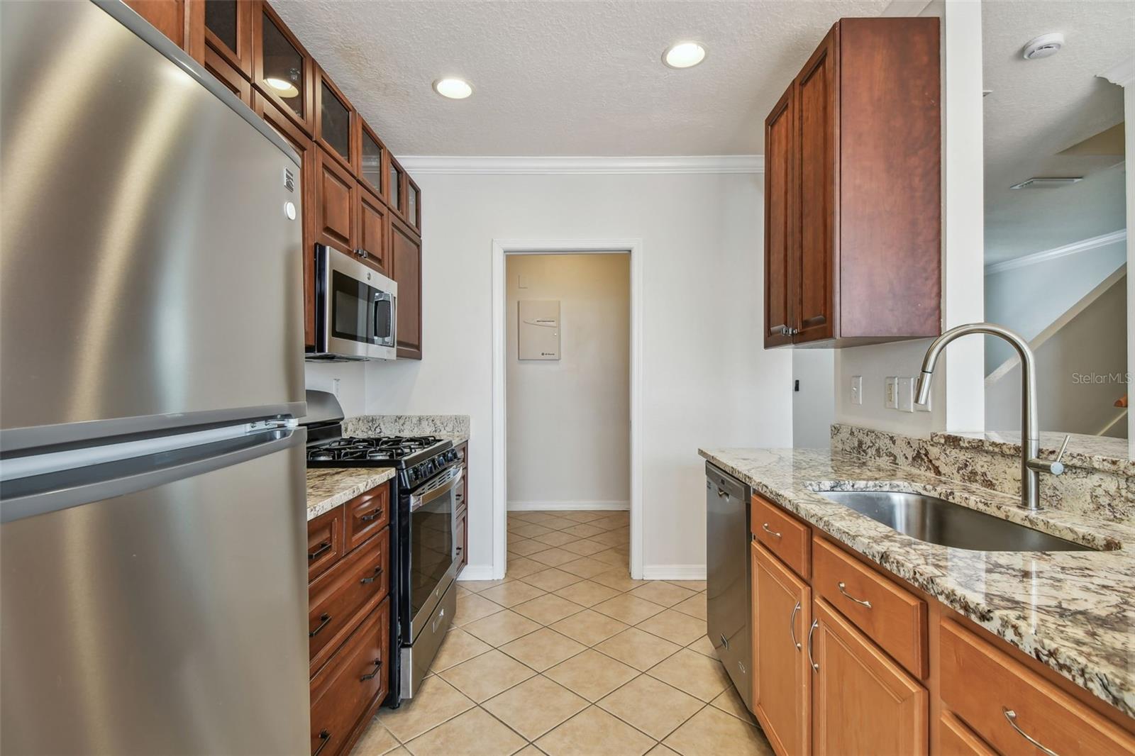Kitchen w/granite countertops-stainless appliances