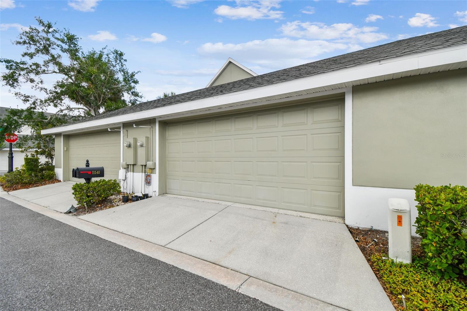 Side view - garage