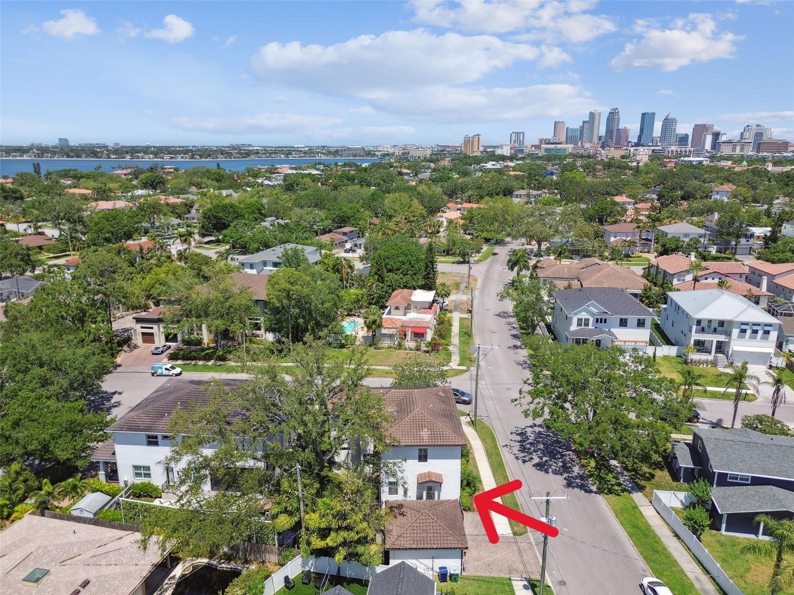 The home is close to downtown Tampa as well as Hillsborough Bay
