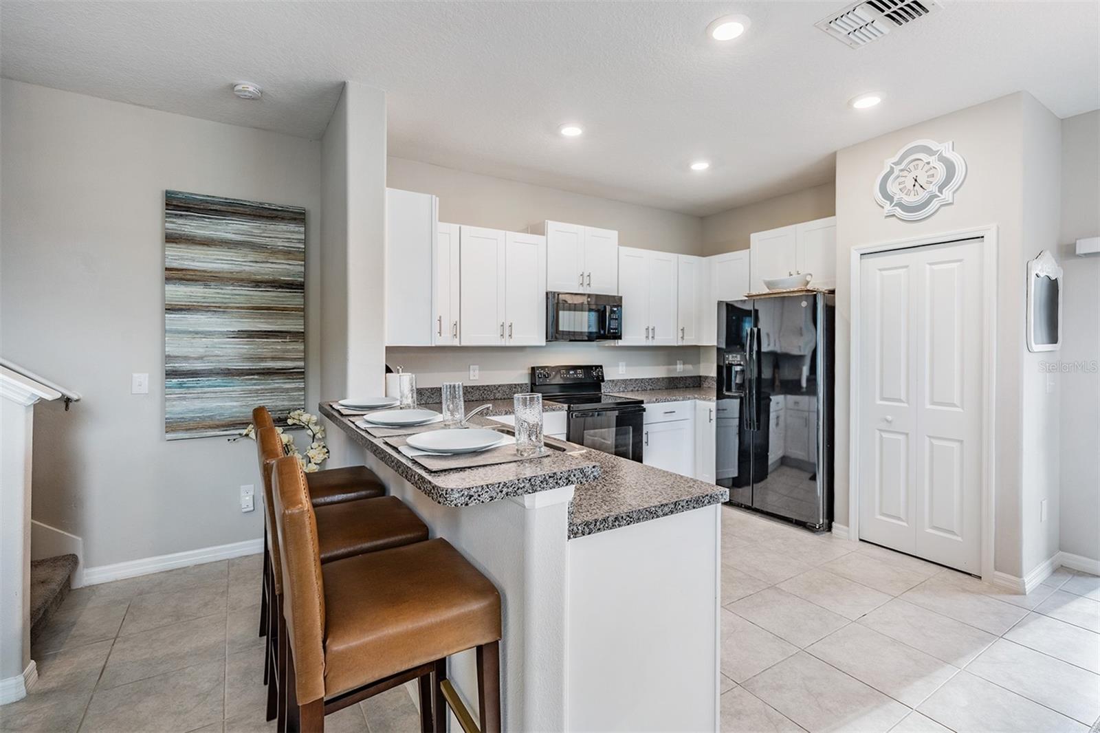 Breakfast bar and functional kitchen