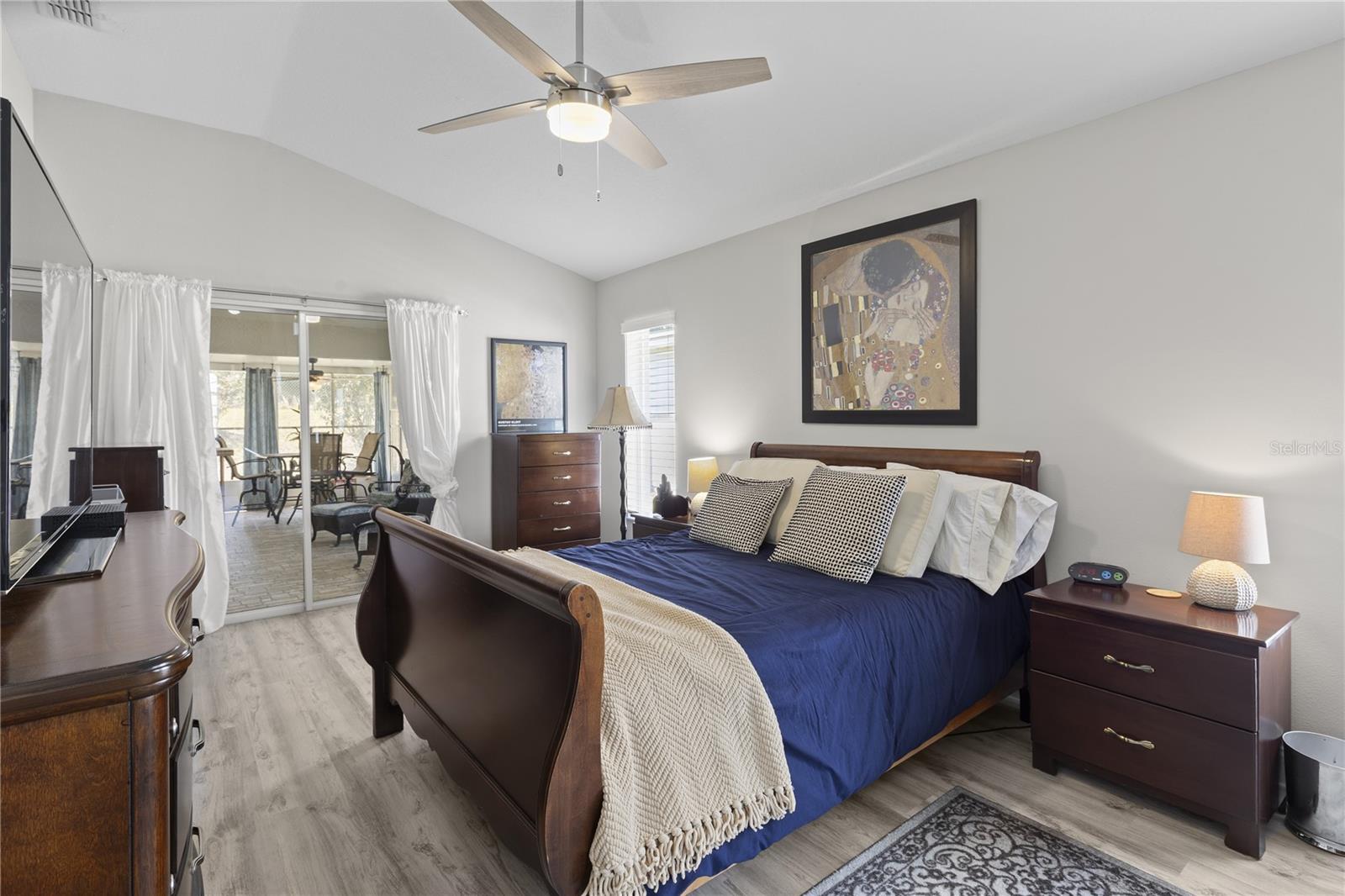 Owners retreat with sliding doors to Enclosed  Florida room