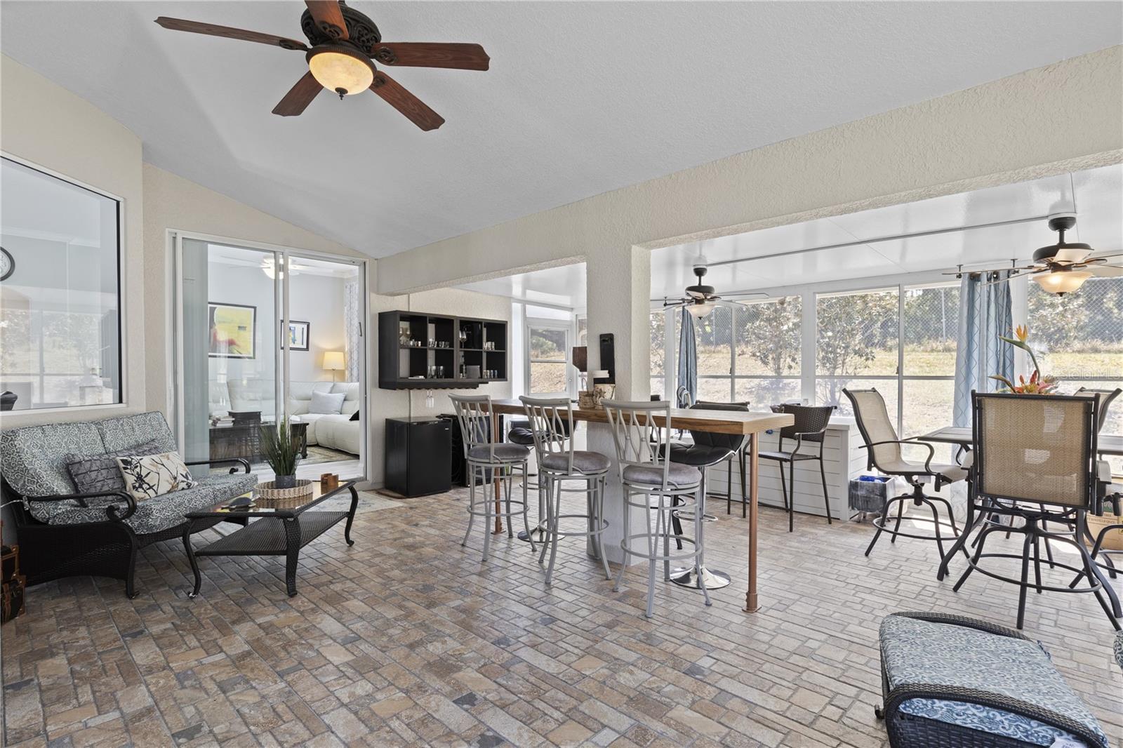 Enclosed Florida room to Relax or Entertain!