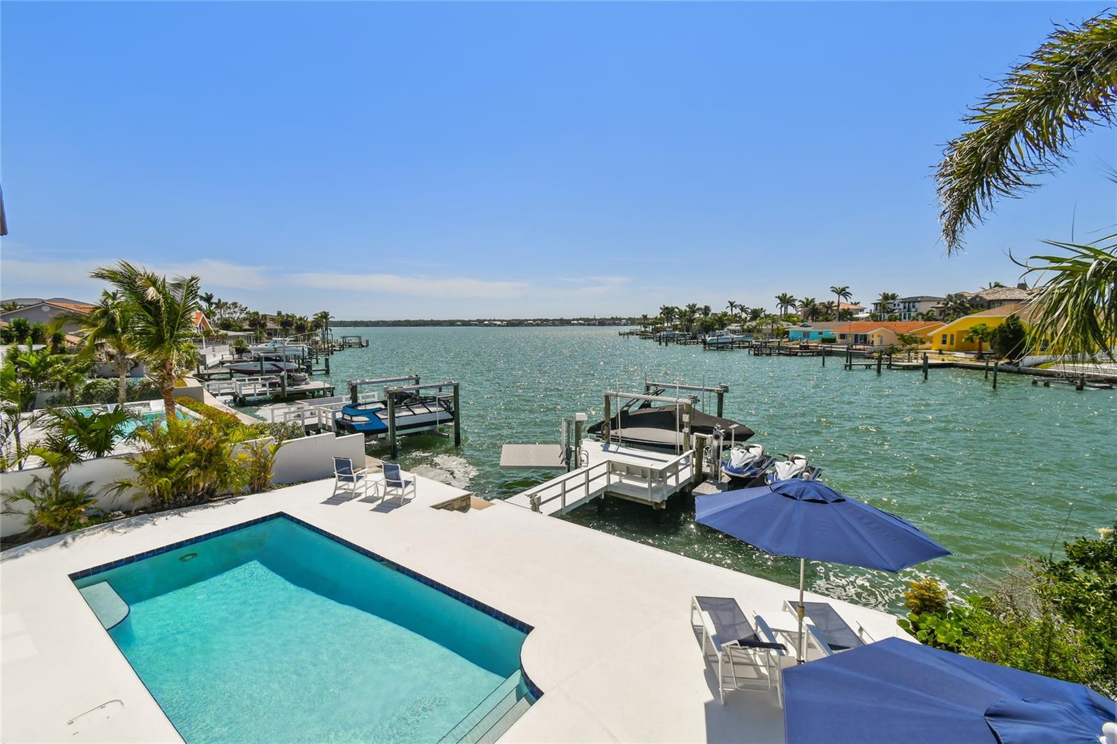 Expansive waterviews