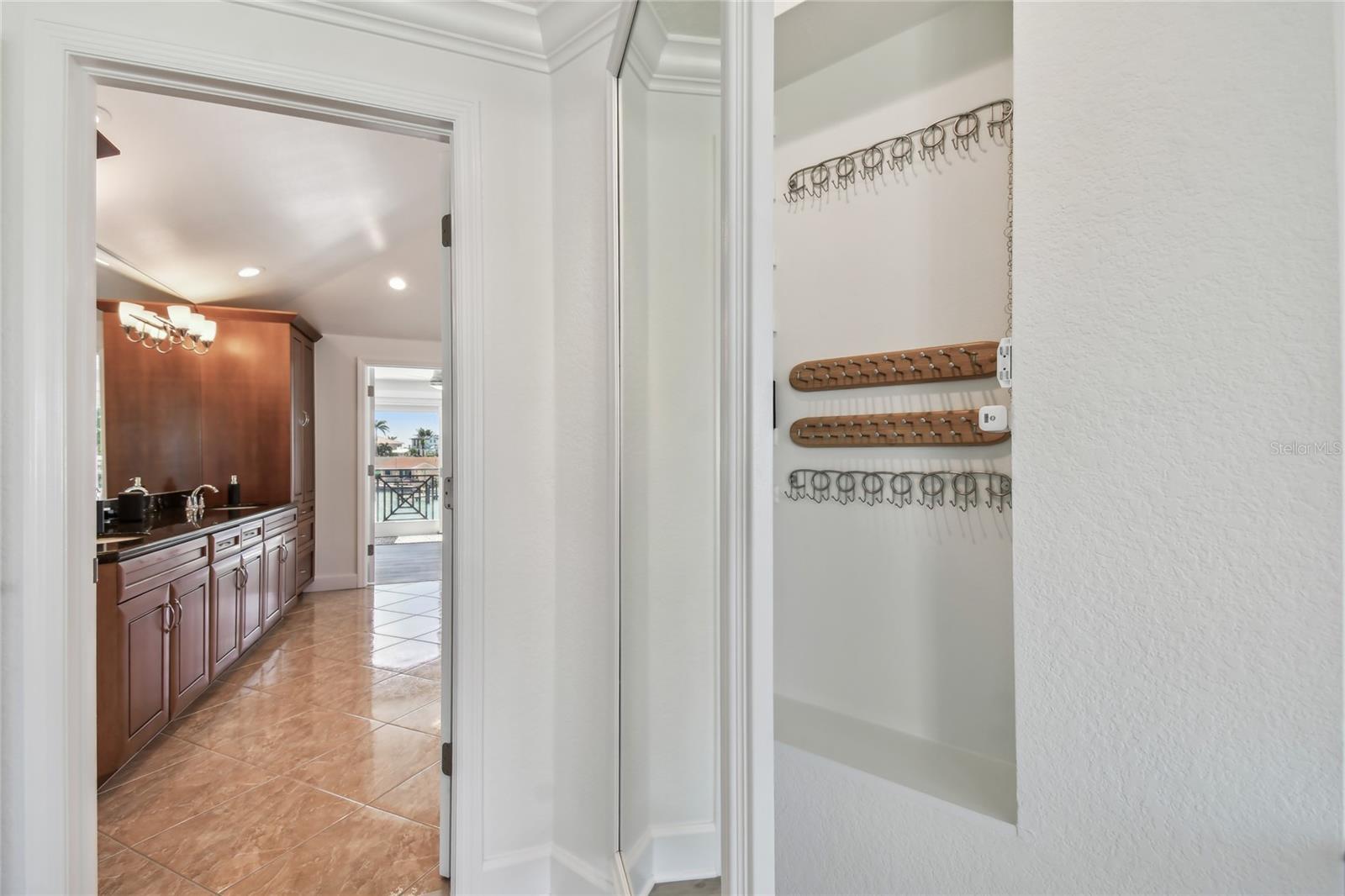 Entranceway to primary ensuite