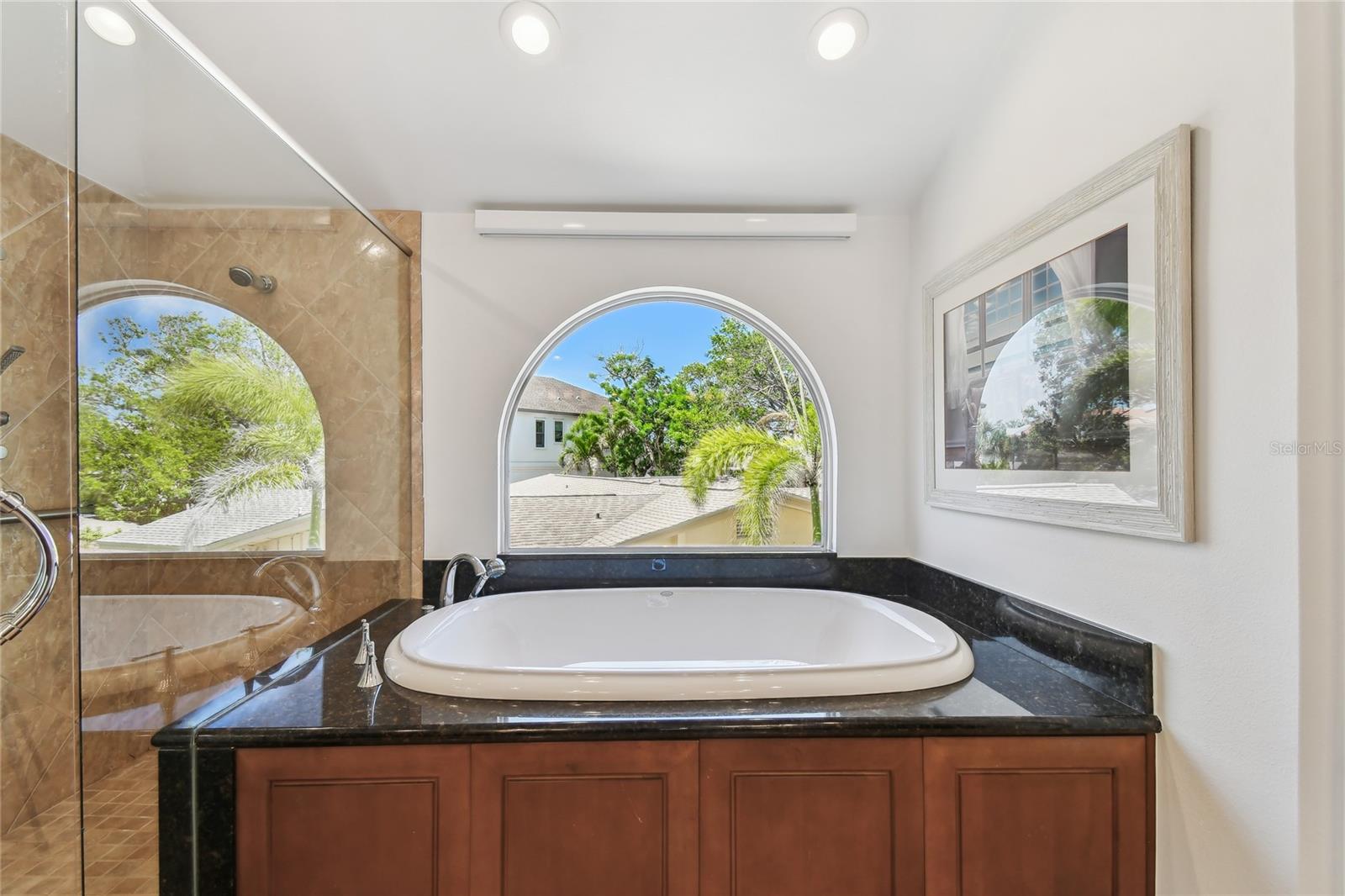 Soaking tub