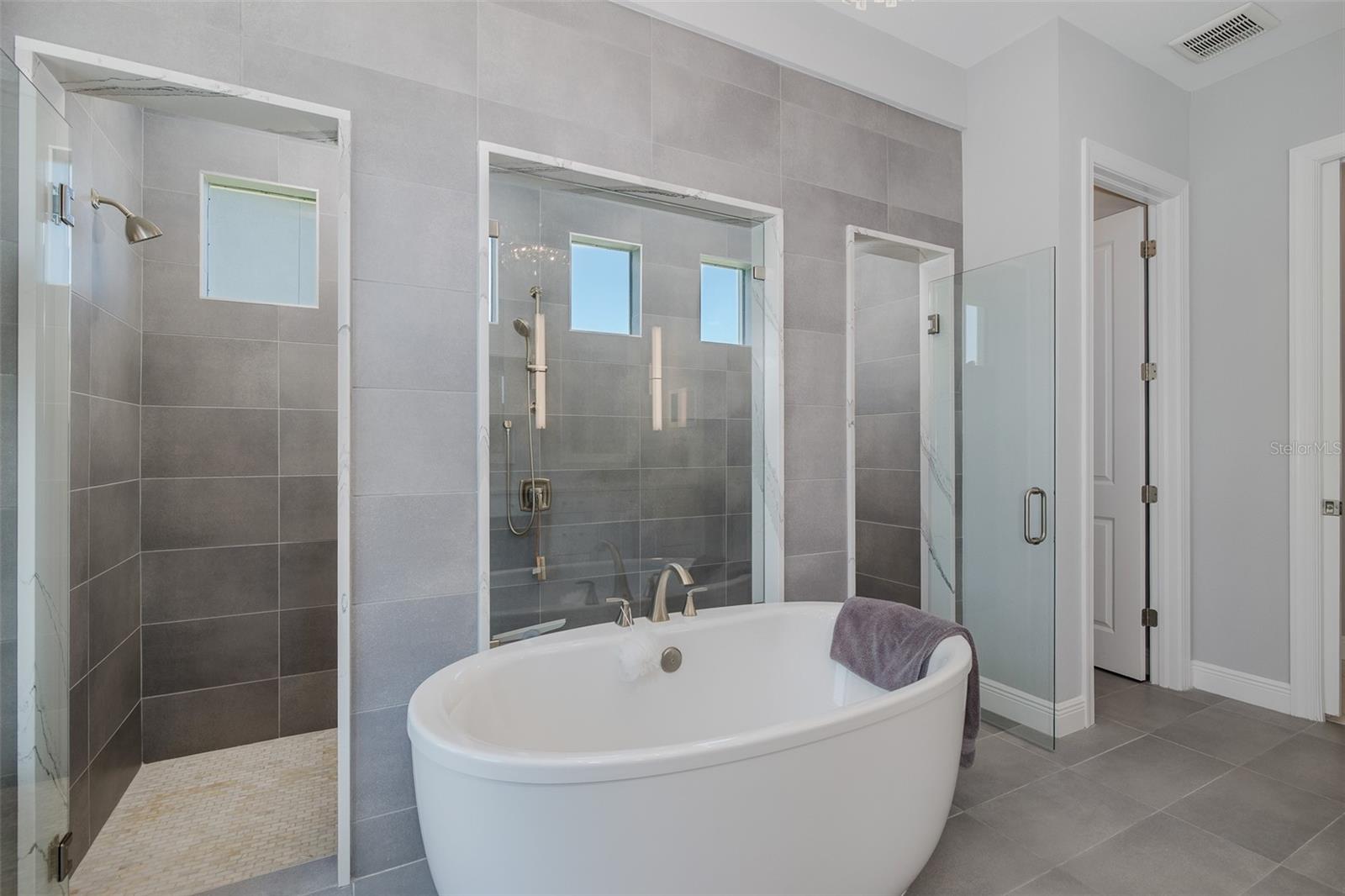 Pampering Owner's Suite w/Relaxing Tub & Custom Shower!