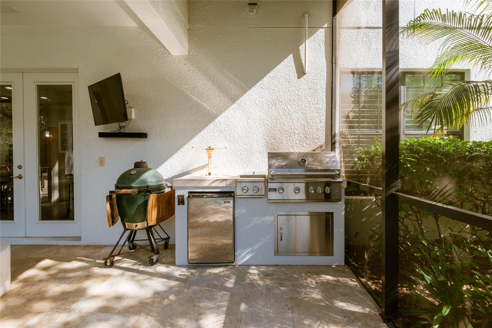 Outdoor kitchen