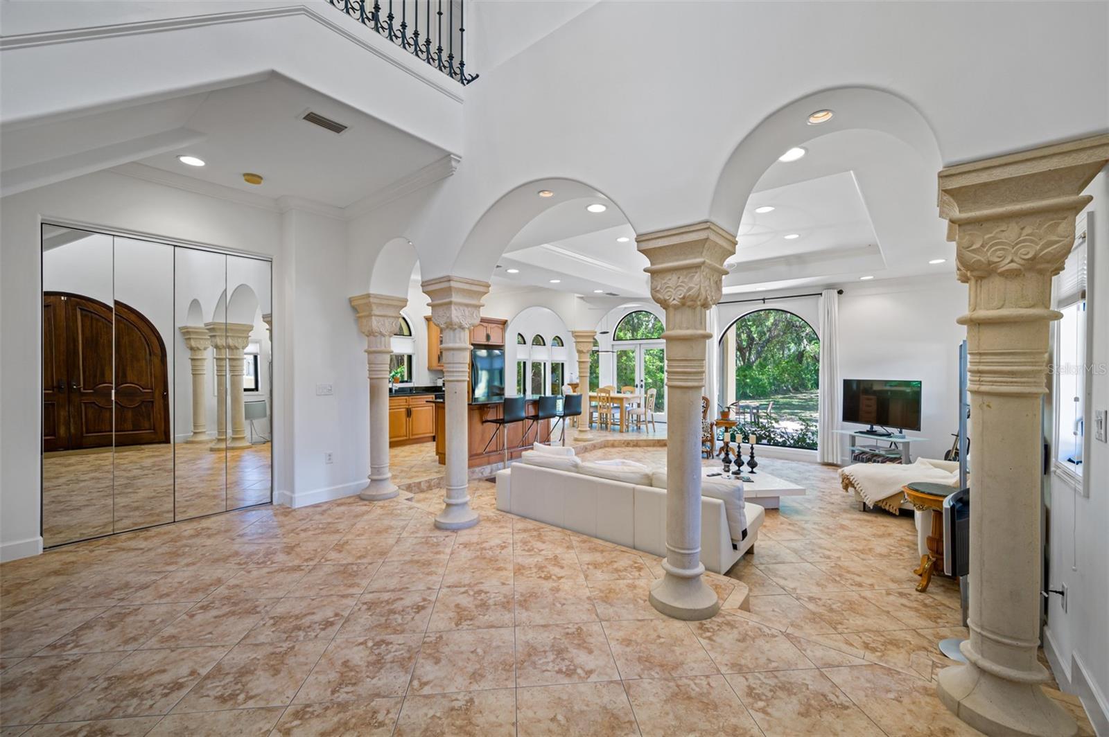 Spacious entryway