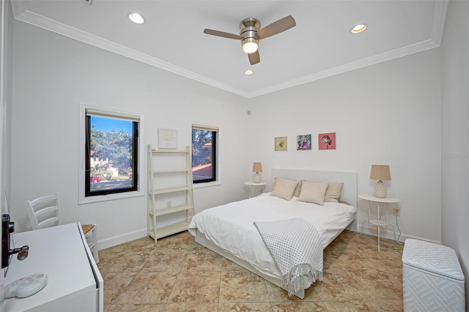 Upstairs guest bedroom (3)