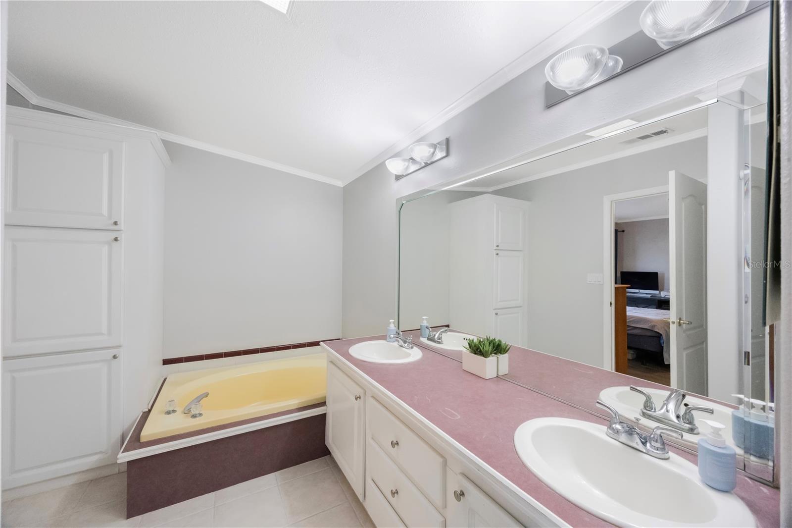 Master Bedroom Bathroom Garden Tub