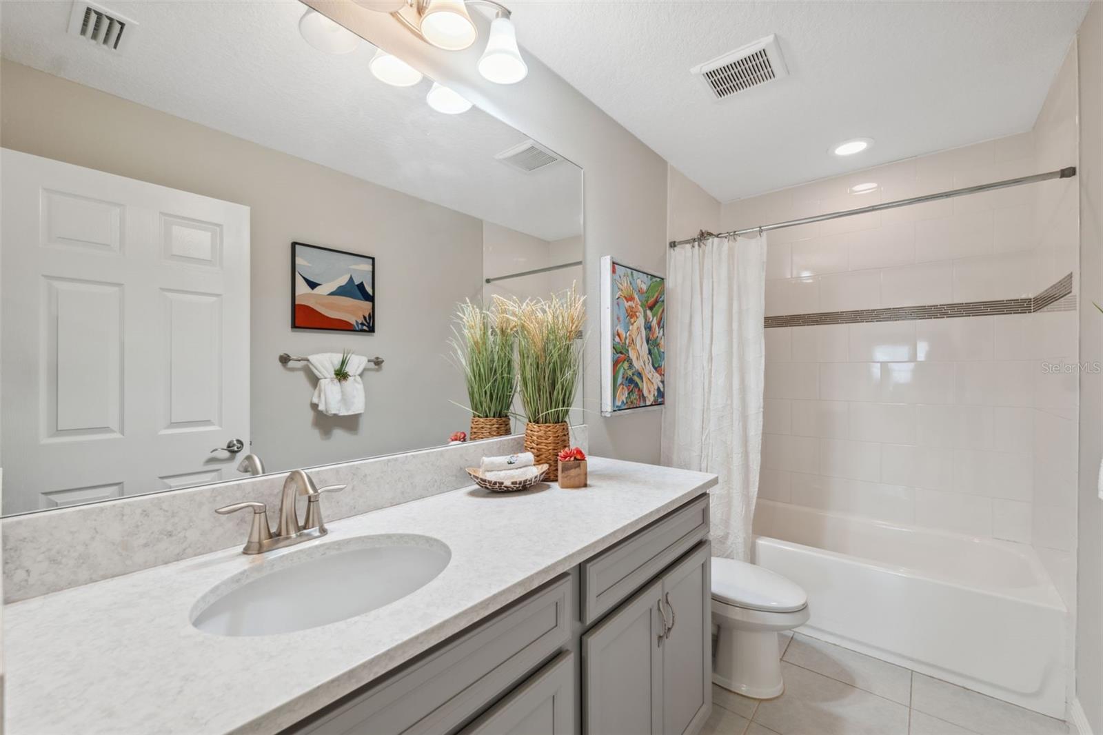 Upstairs Full Bath