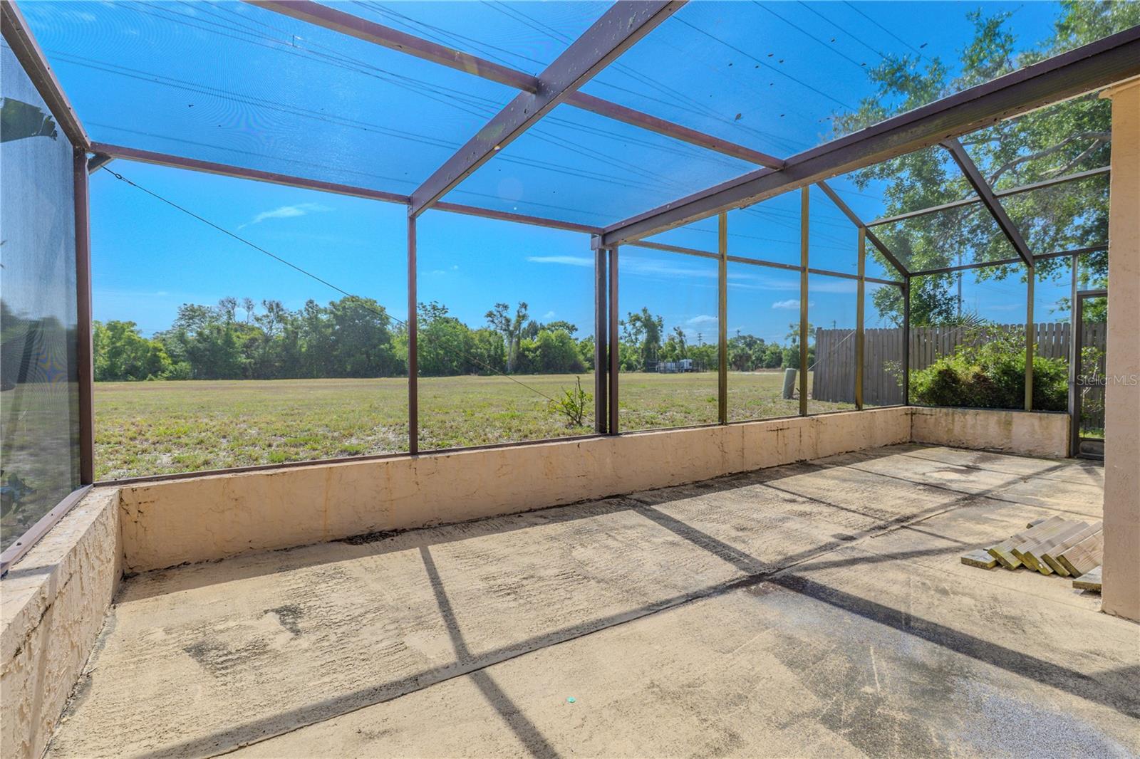 The lanai has an additional screened in area