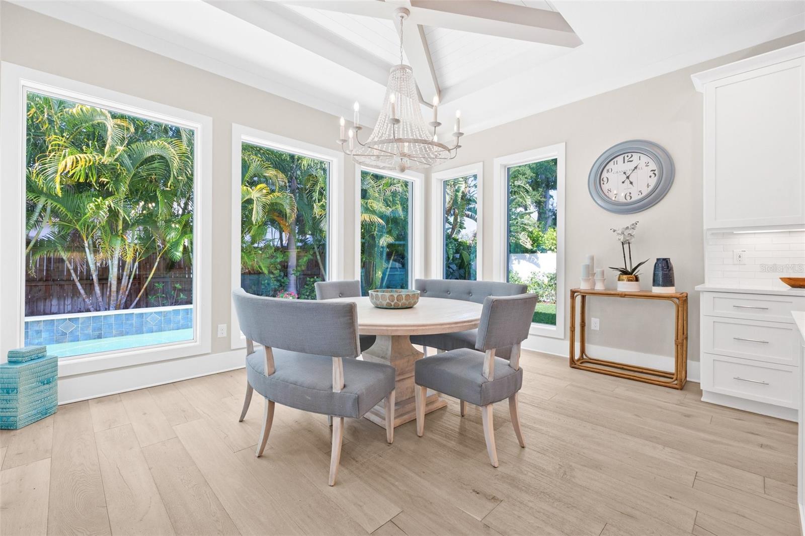 Kitchen Dining Area