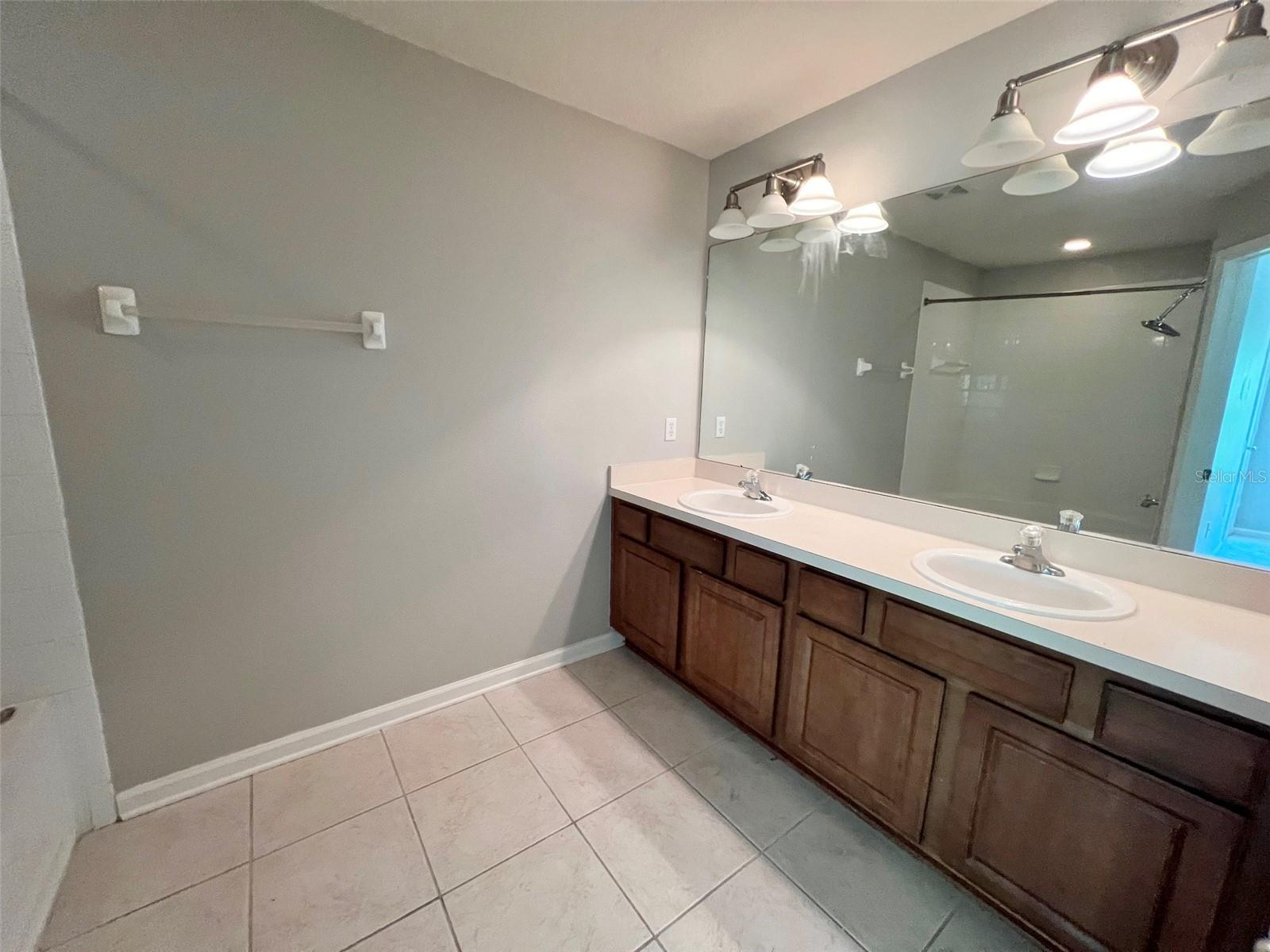 MASTER BATHROOM WITH DUAL SINKS AND GARDEN TUB
