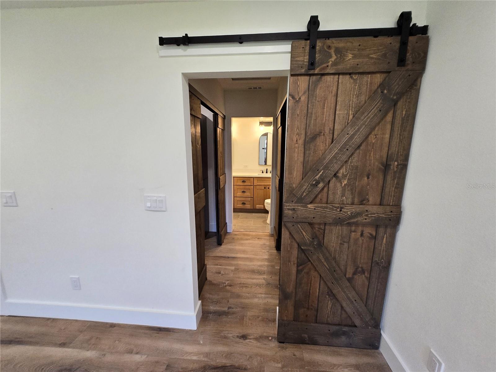 To closets and en Suite
