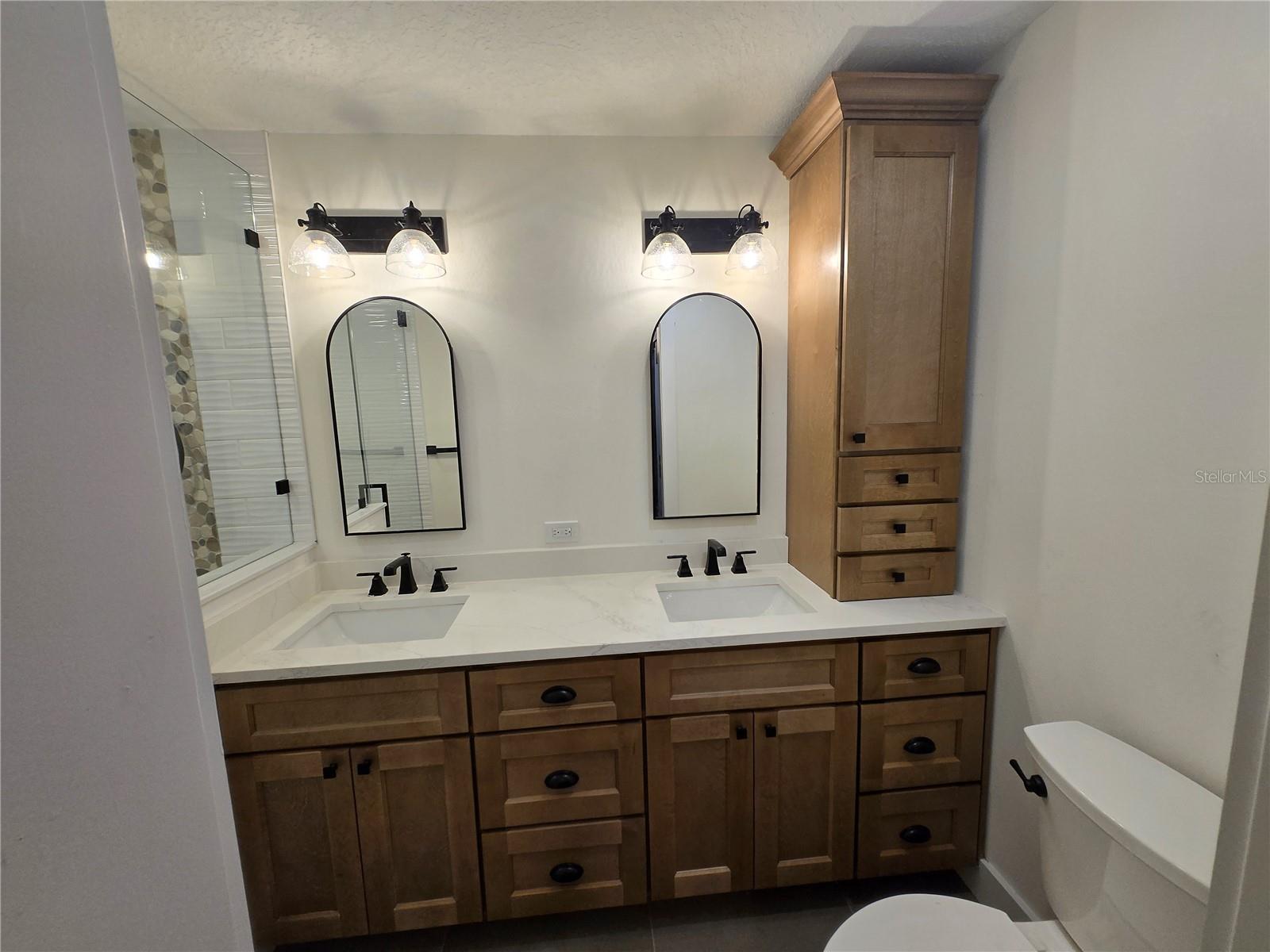 MB dual vanity