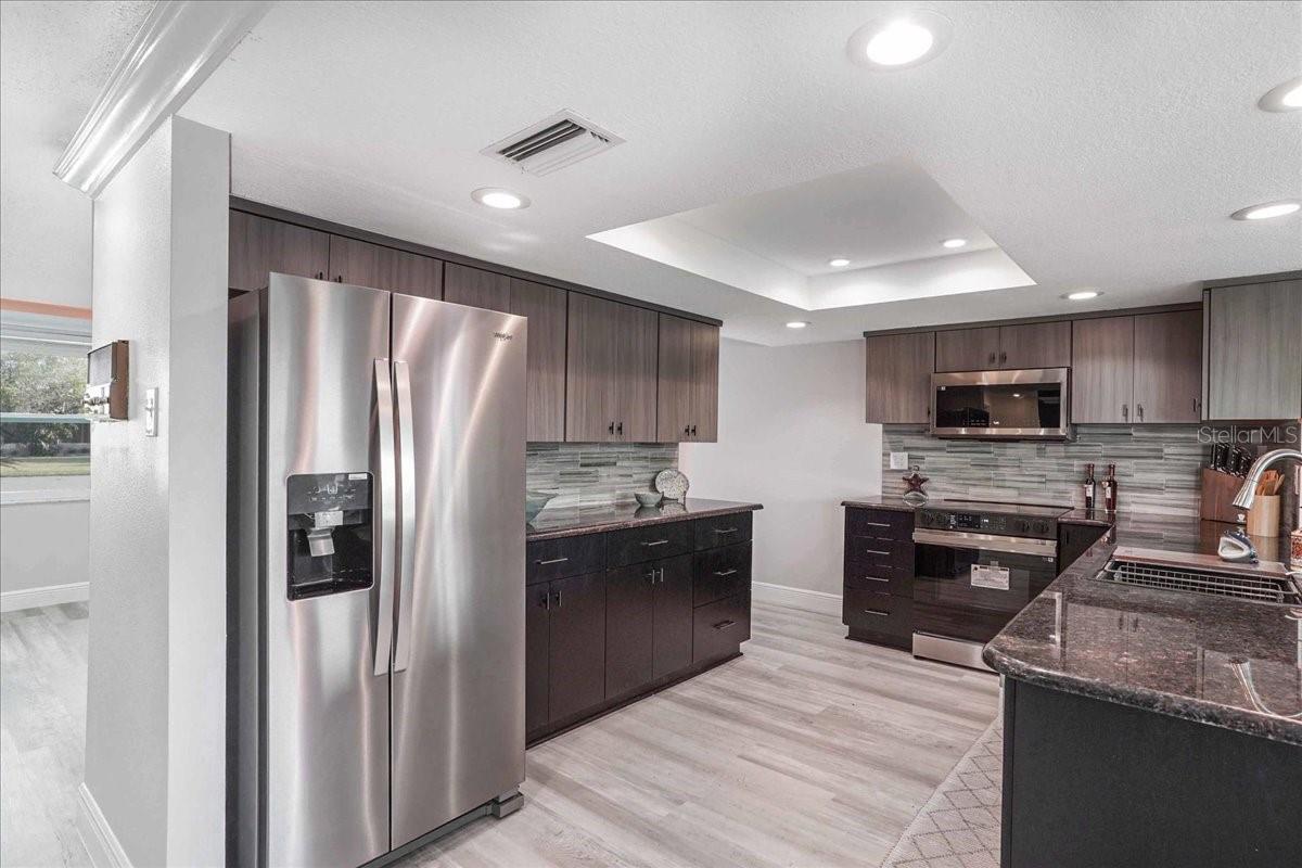 all new ss appliances w/ factory warranty
