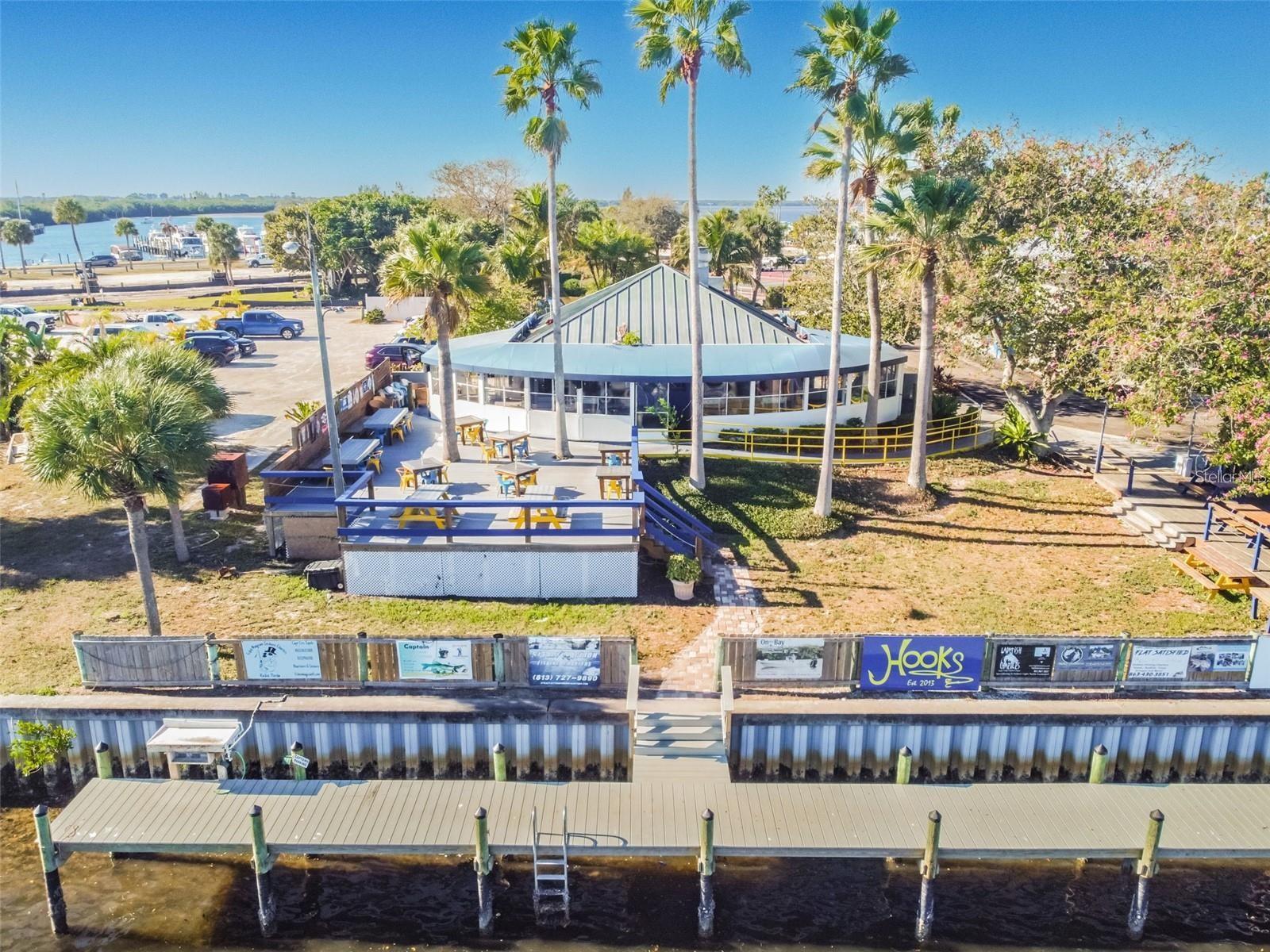 Hook's waterfront Restaraunt