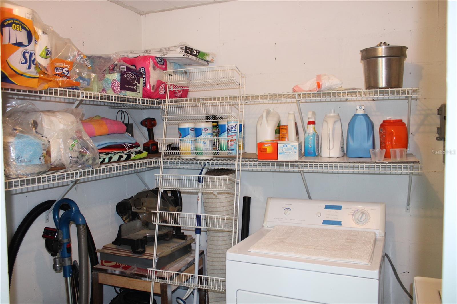 Great storage area on lanai
