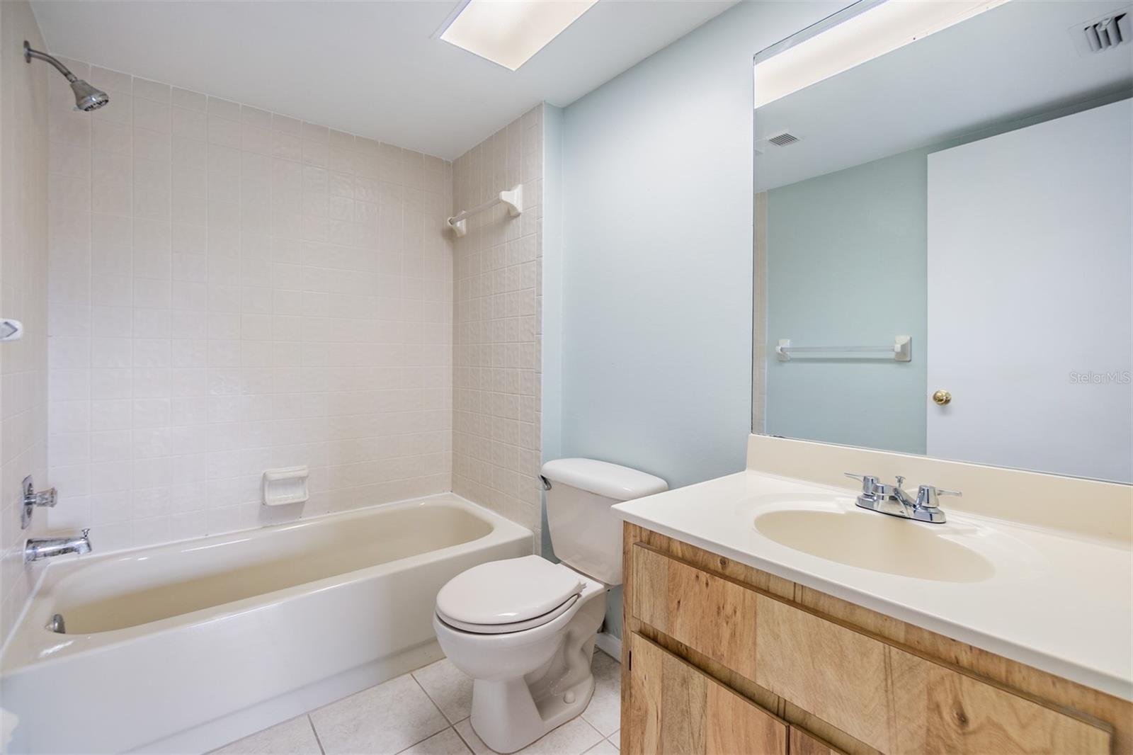 Guest Bath with Tub/Shower