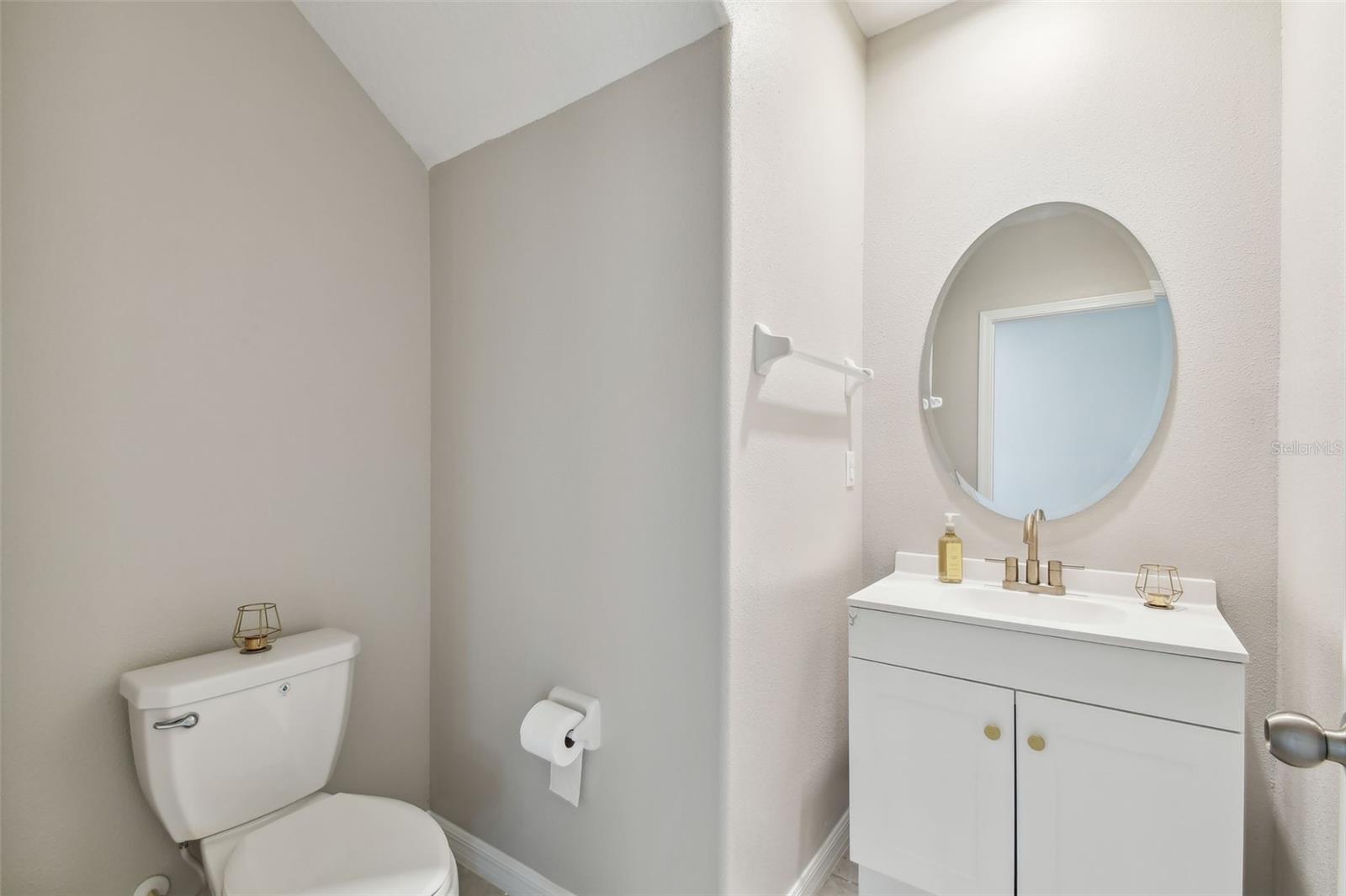 1st Floor 1/2 Bathroom
