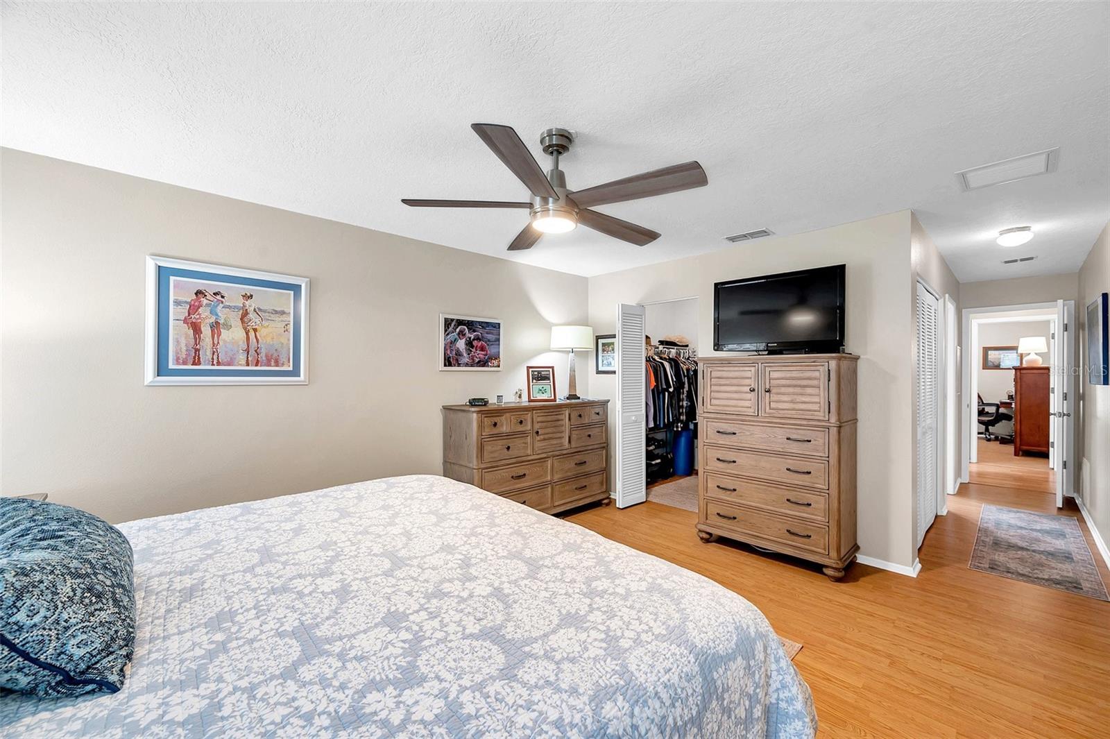 Looking towards the walk in closet