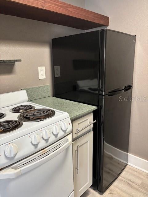 stove & refrigerator included