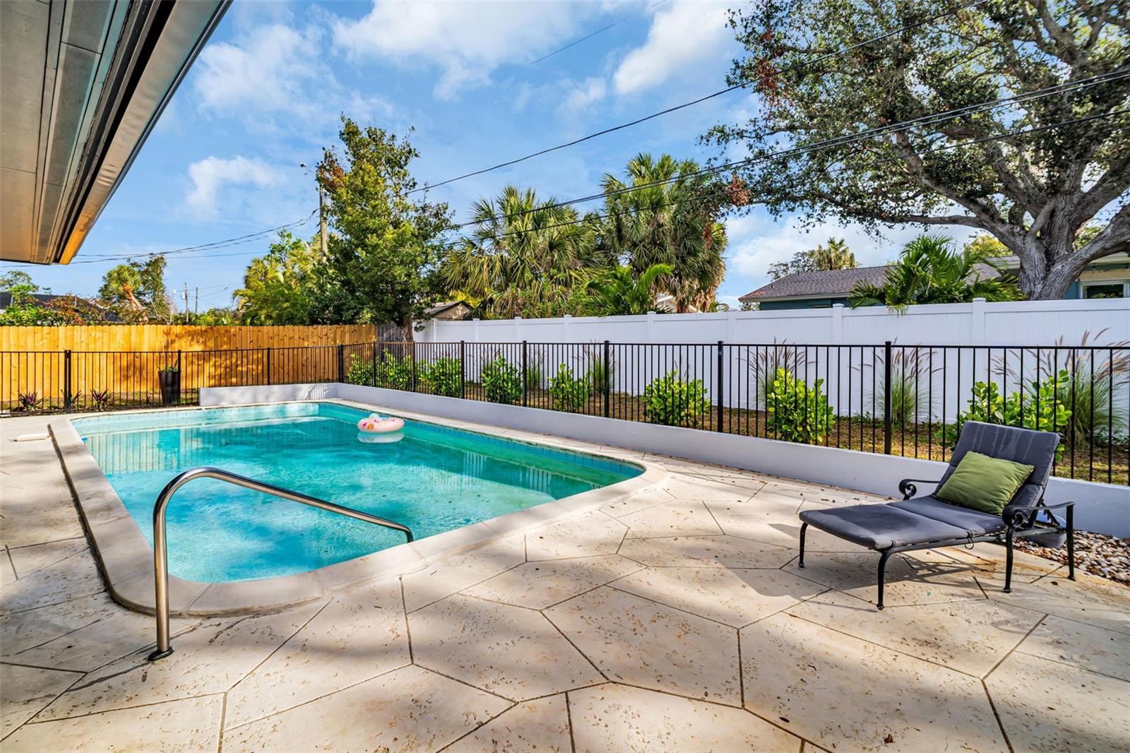 Pool/Yard