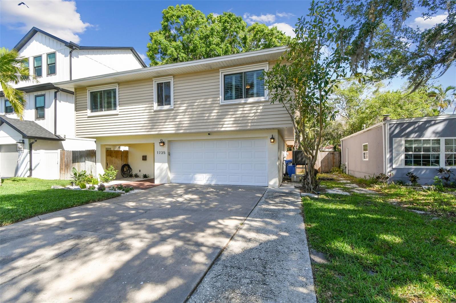 Oversized driveway, perfect for golf cart, boat, rv