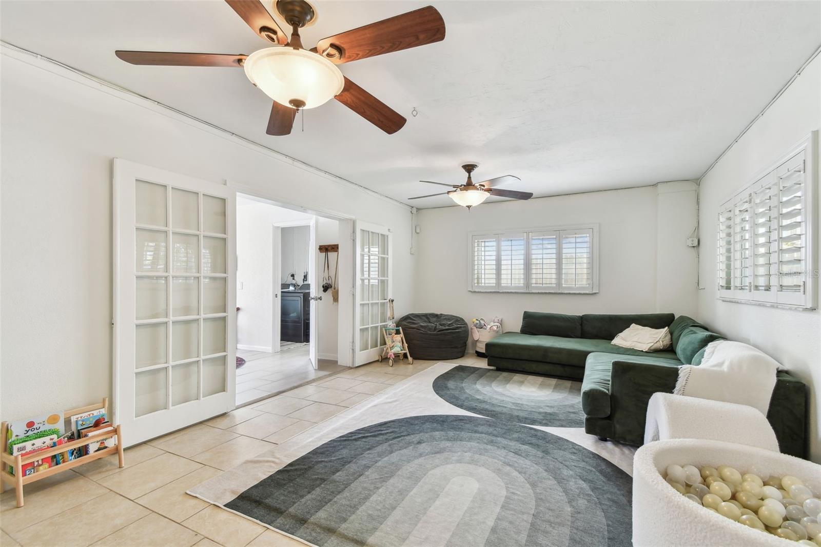 HUGE bonus living/flex space
