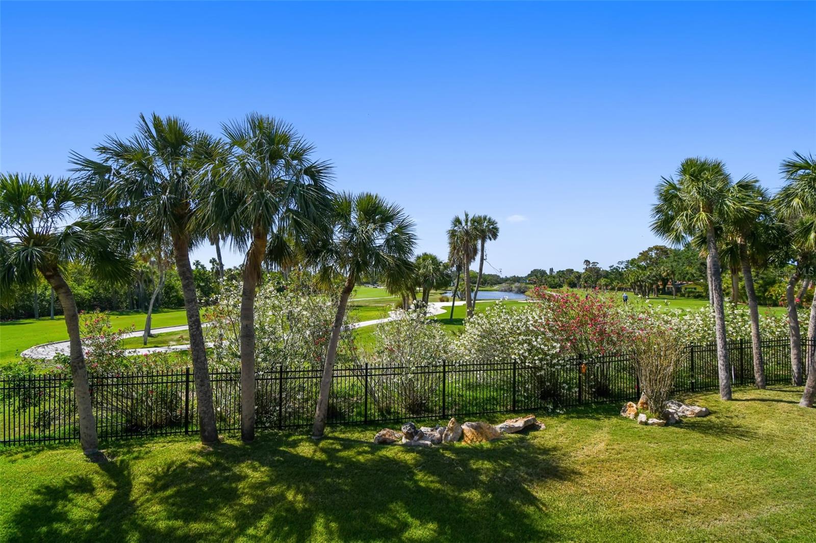 What a view.  Views of the Pasadena Golf & Country Club.