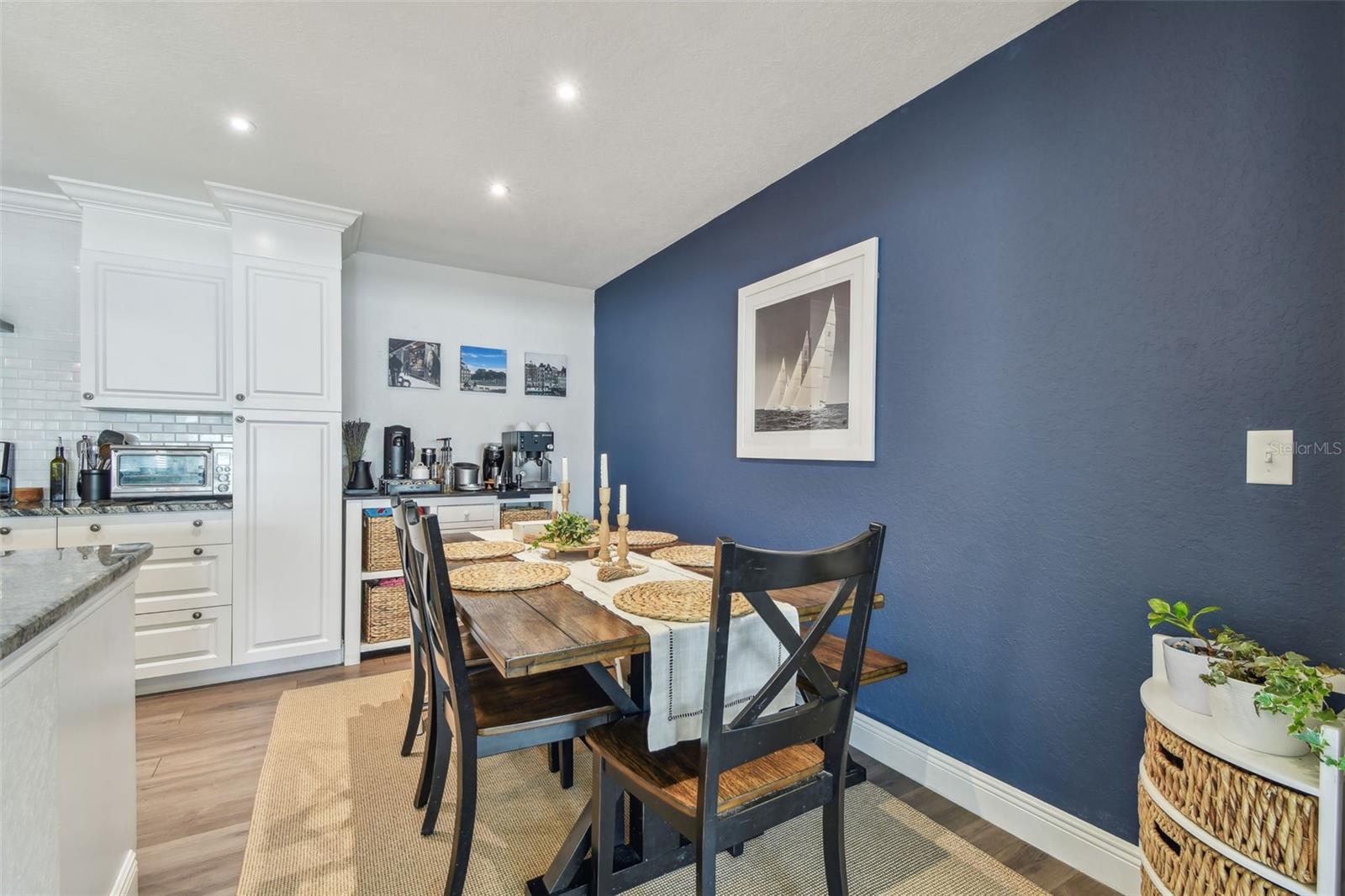 Large eat-in-space in kitchen