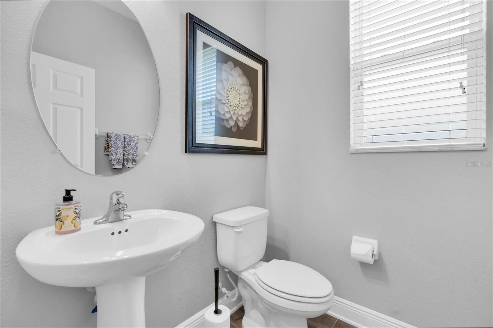 HALF GUEST BATH