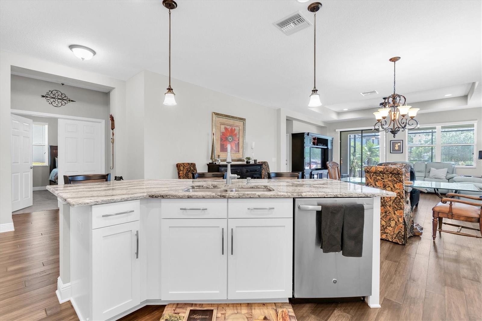 OPEN FLOOR PLAN