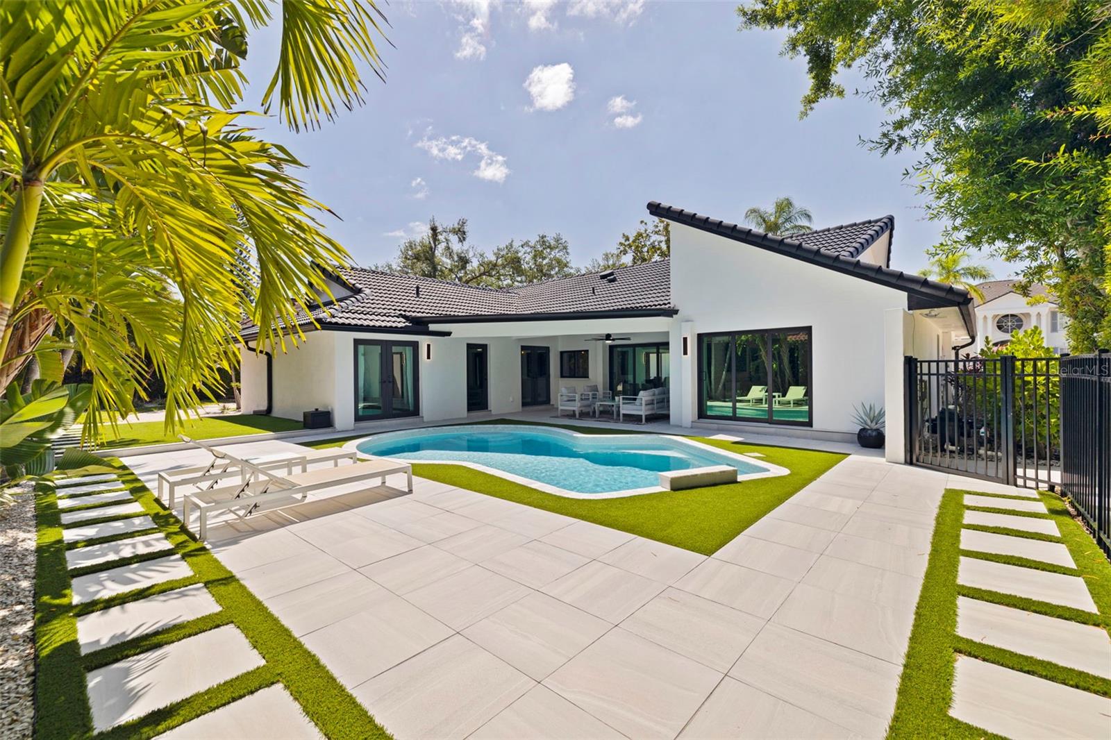 Stunning backyard!