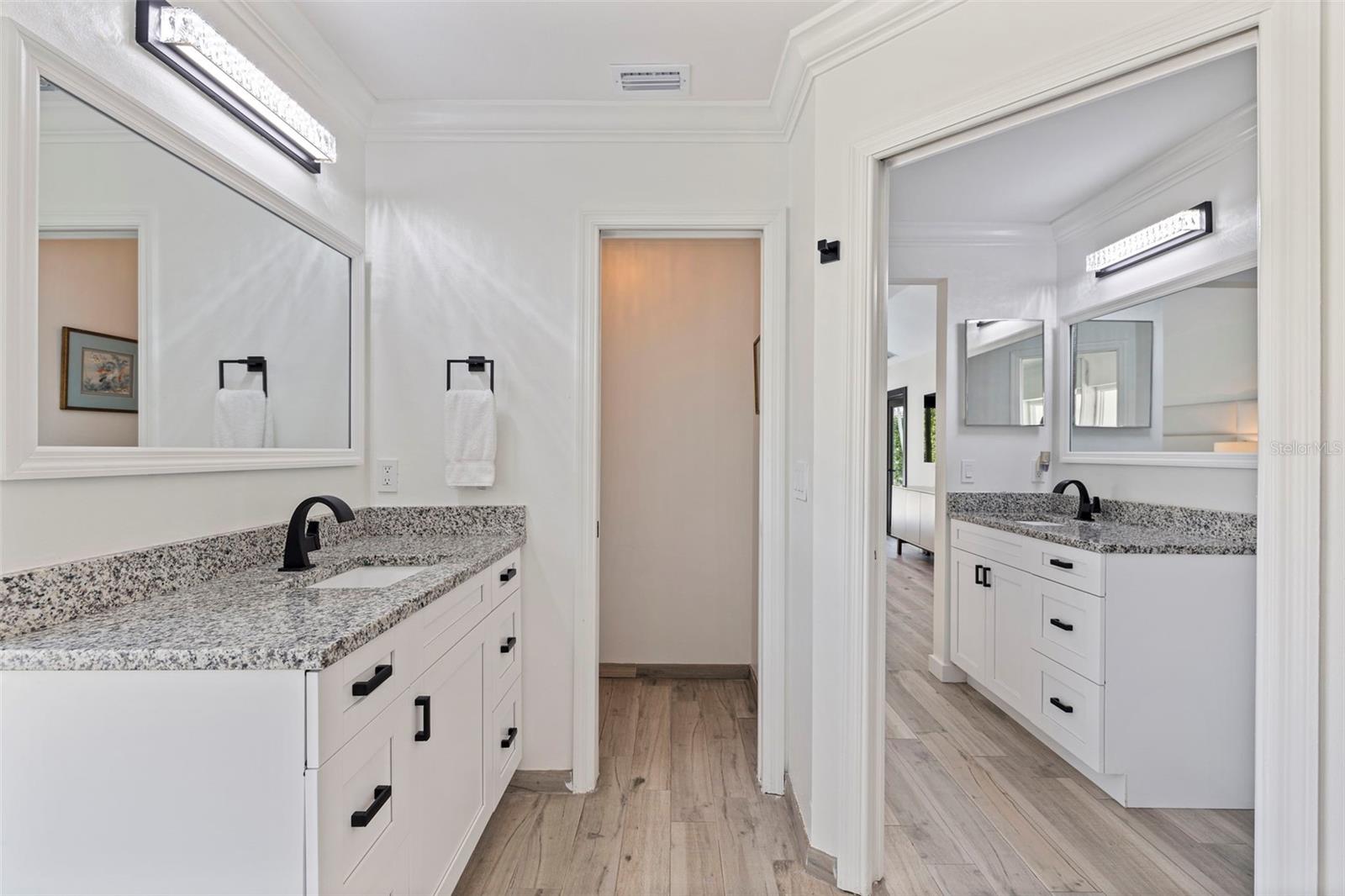 Dual vanities