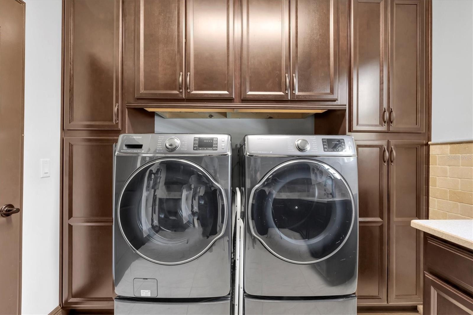 LAUNDRY ROOM WITH CUSTOM CABINETS