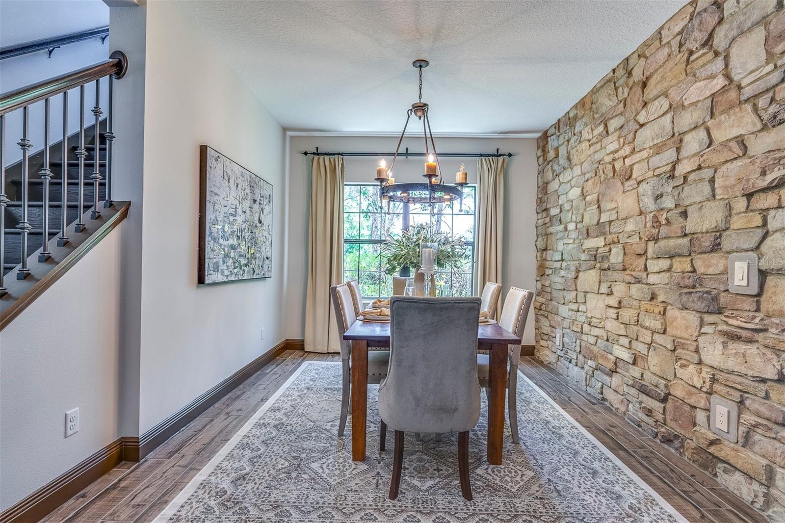 ELEGANT FORMAL DINING ROOM