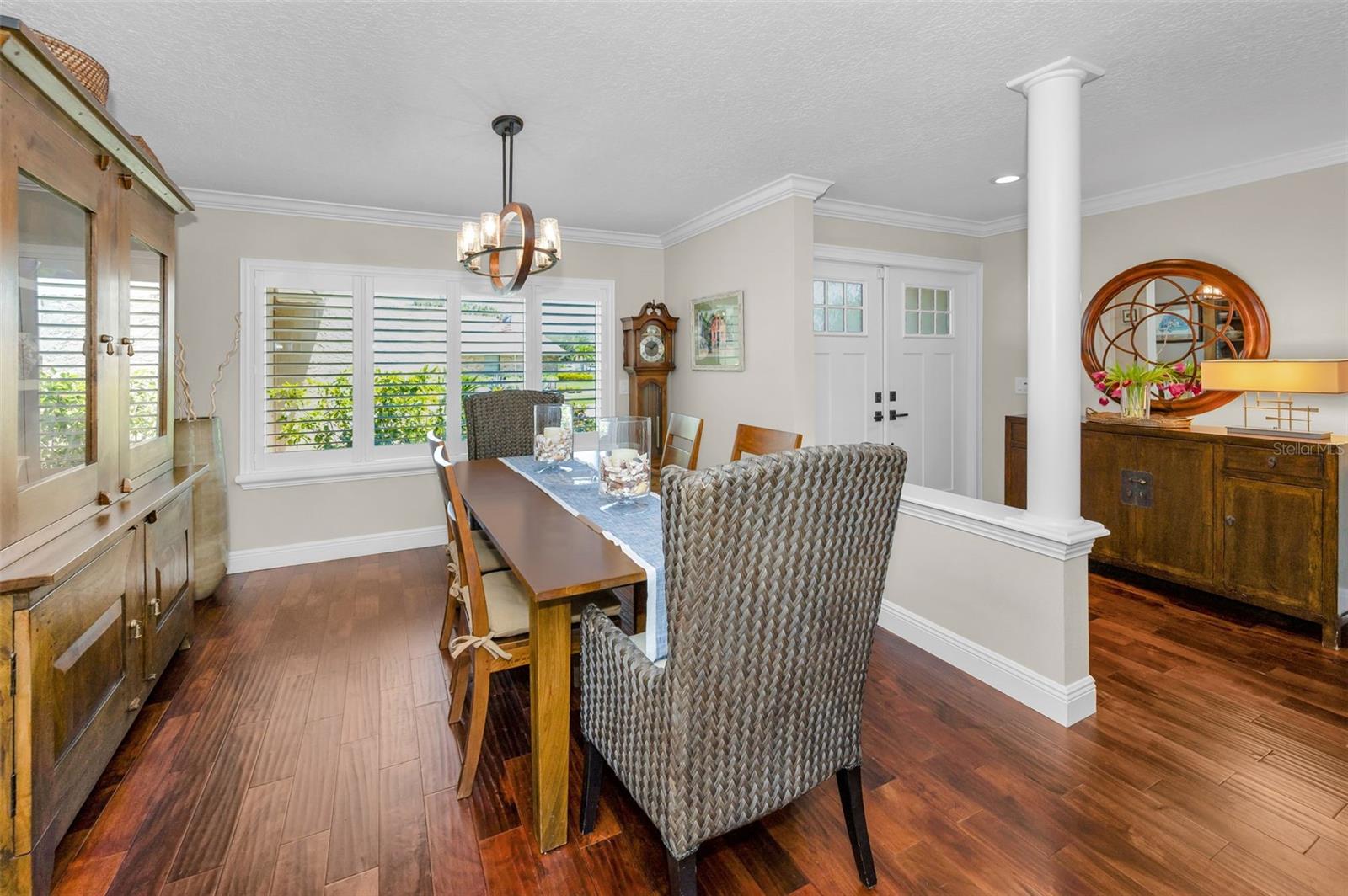Formal dining room, with view of the courtyard