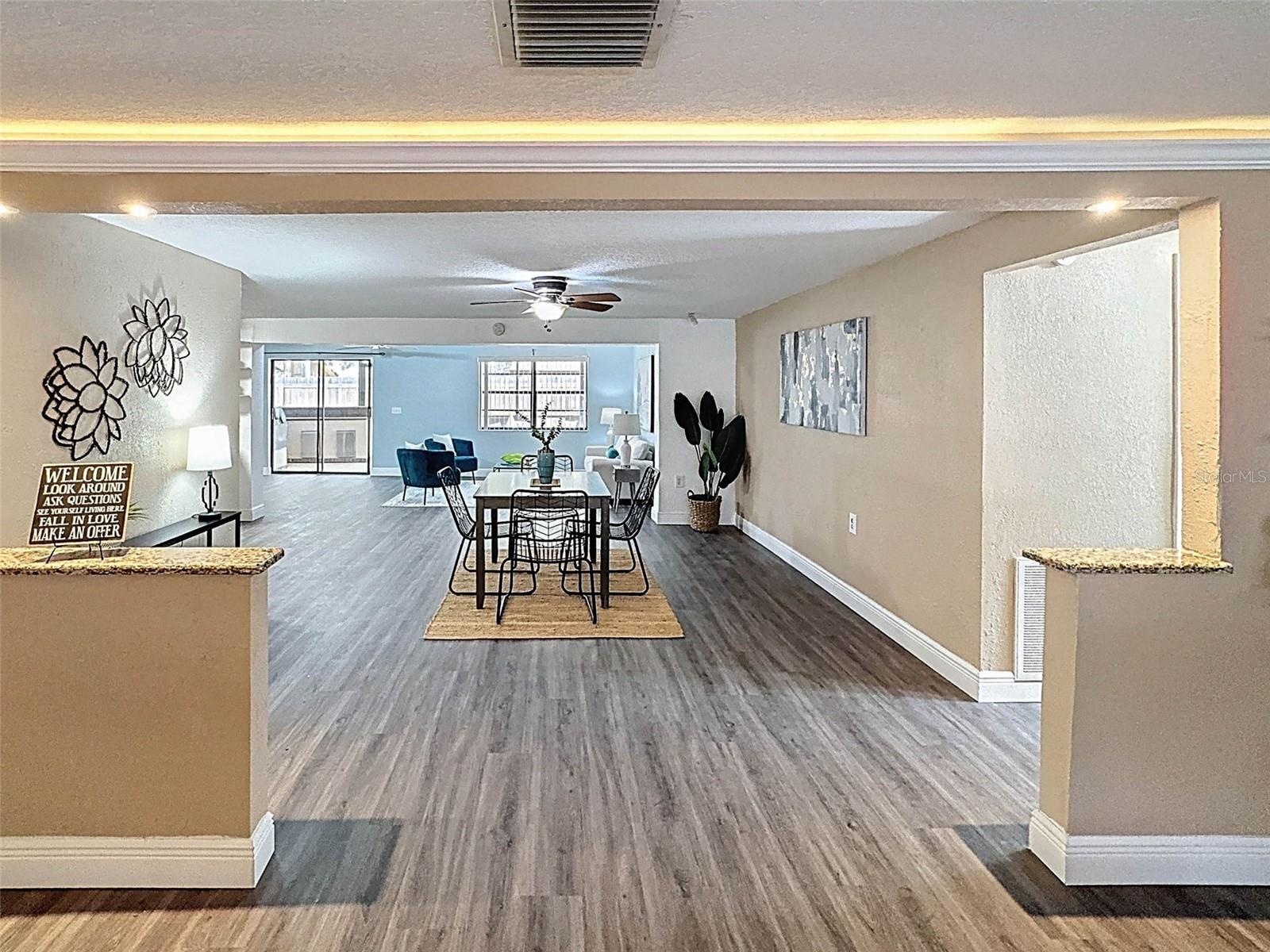 LETS HEAD INTO THE DINING AREA
