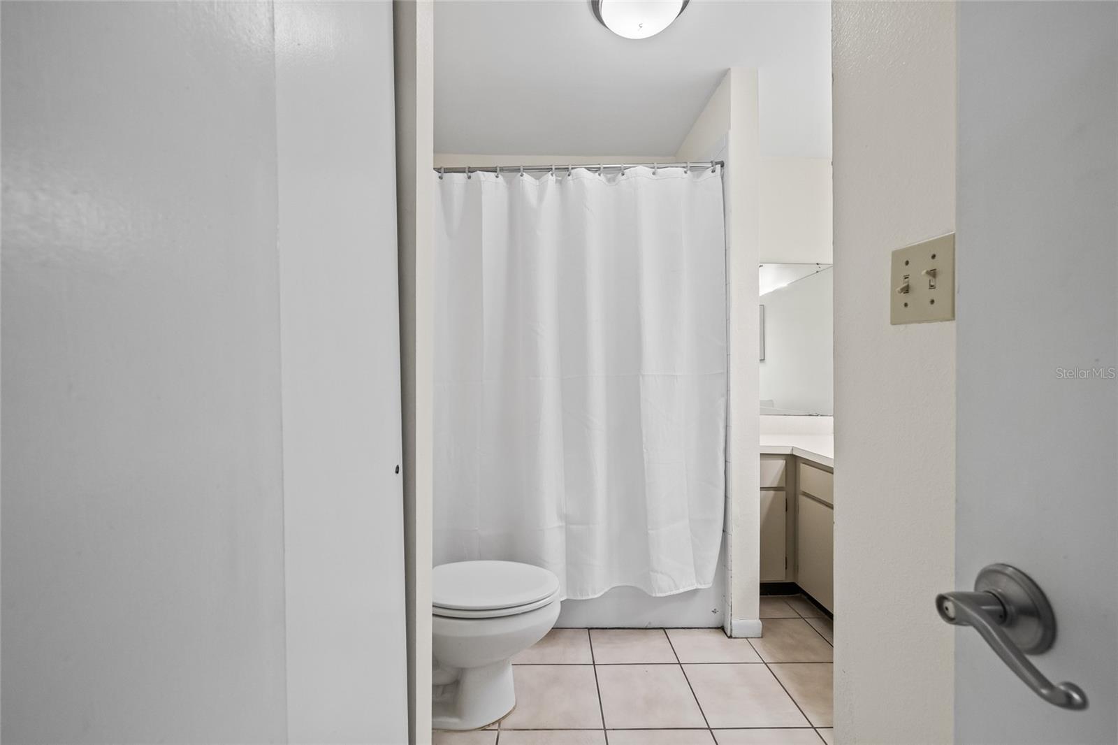 Full Bathroom with Tub